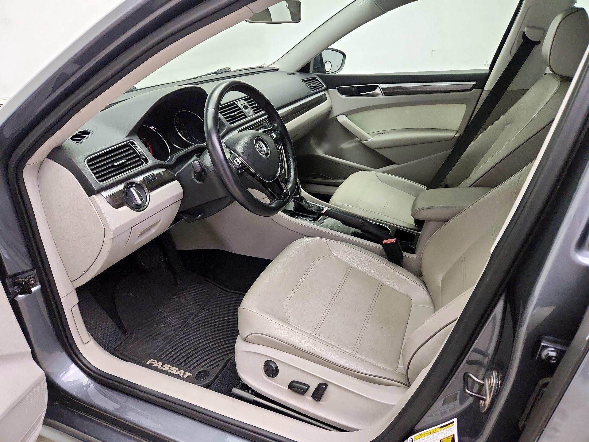 Thumbnail: 2016 Volkswagen Passat - 11