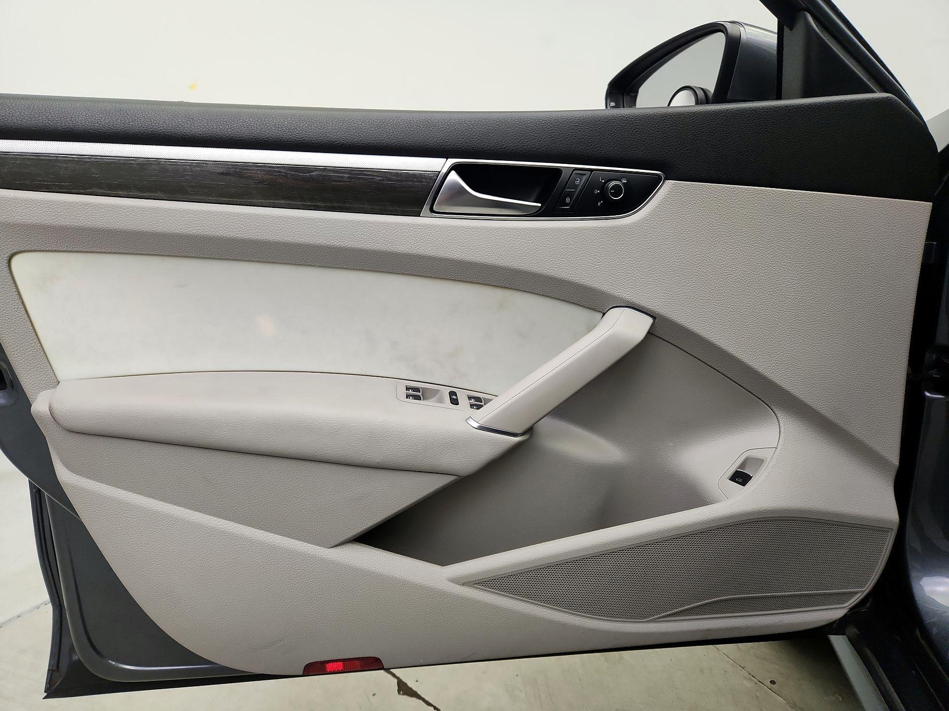 Thumbnail: 2016 Volkswagen Passat - 12