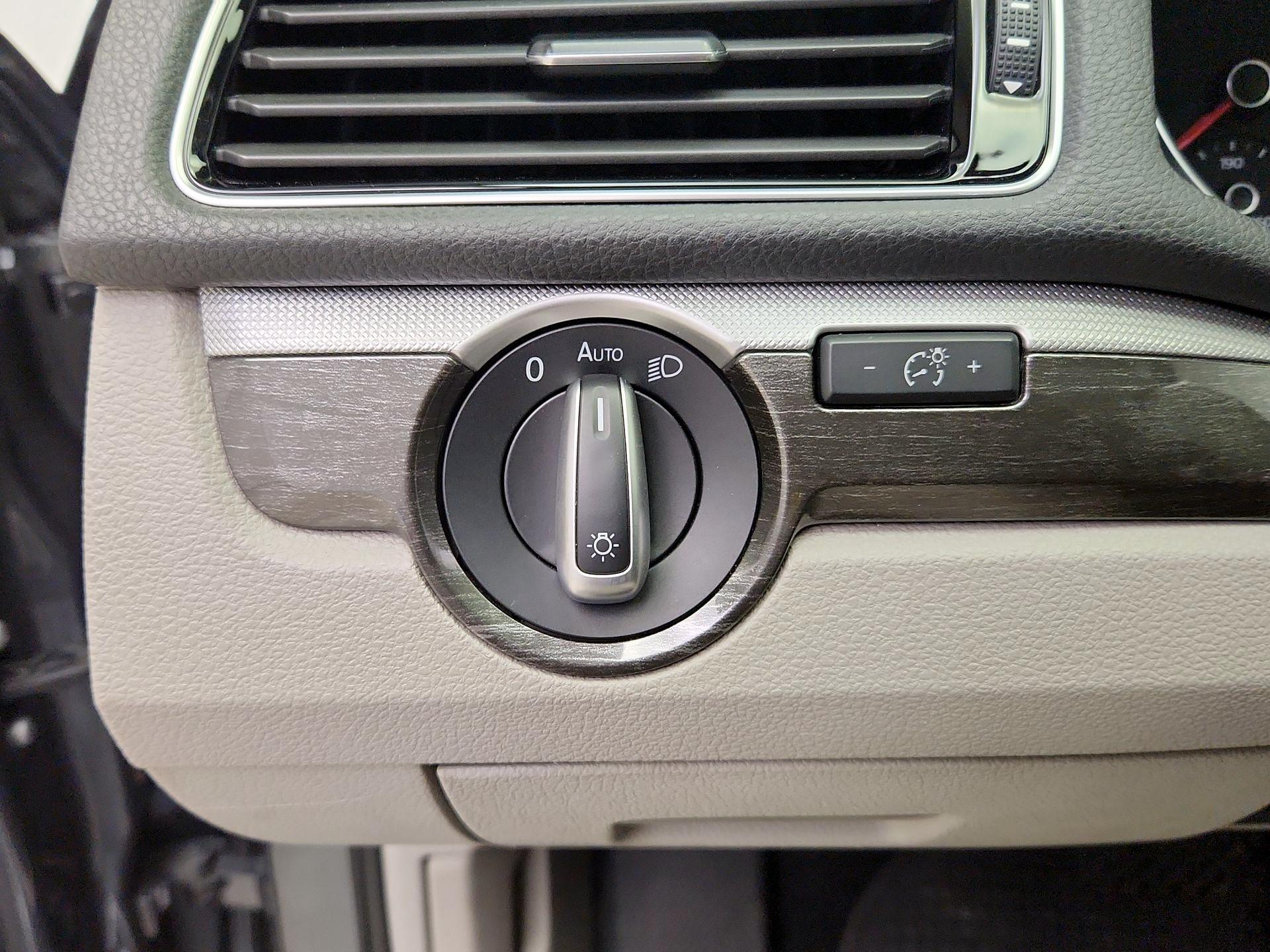Thumbnail: 2016 Volkswagen Passat - 13