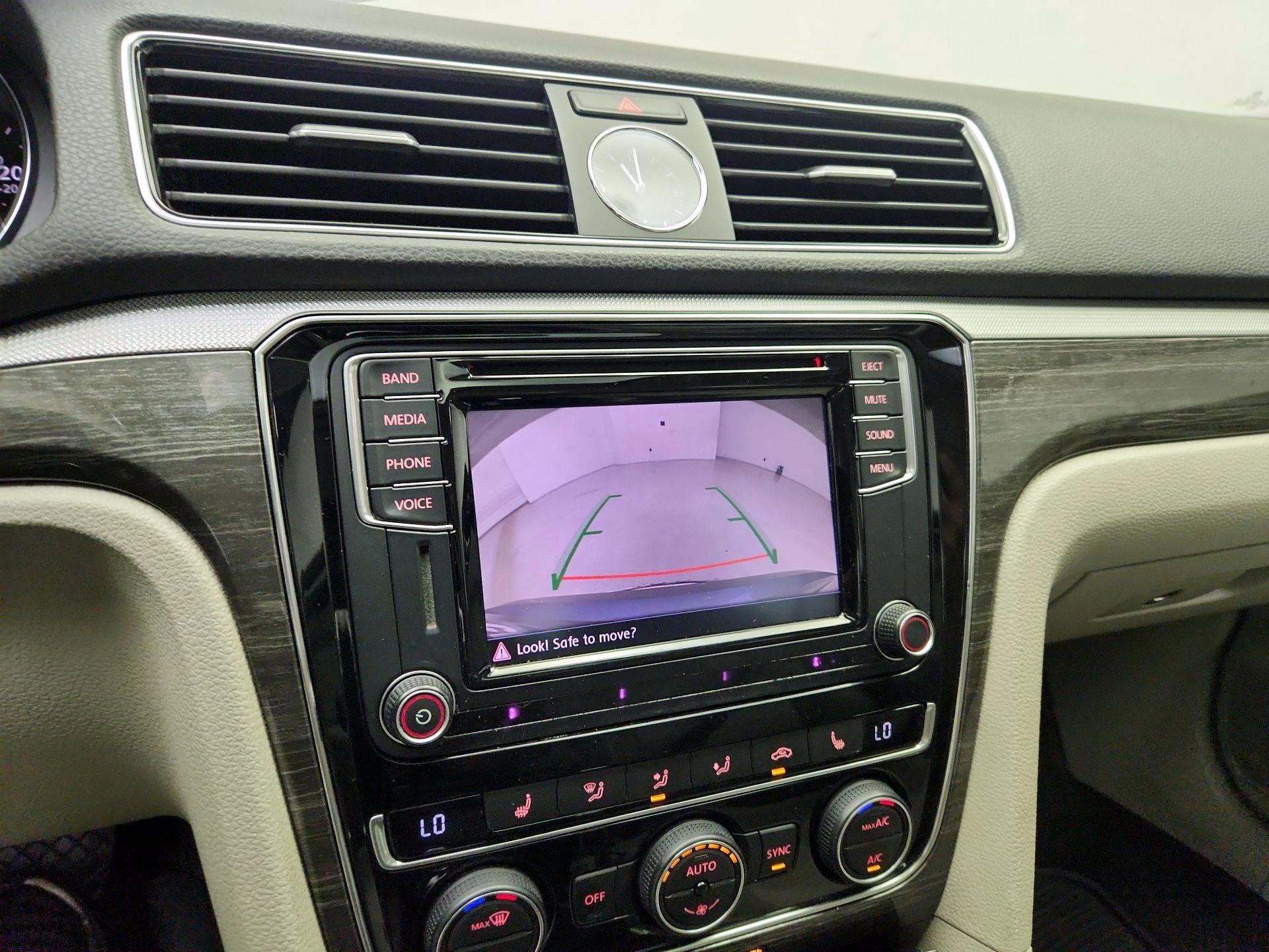 Thumbnail: 2016 Volkswagen Passat - 14