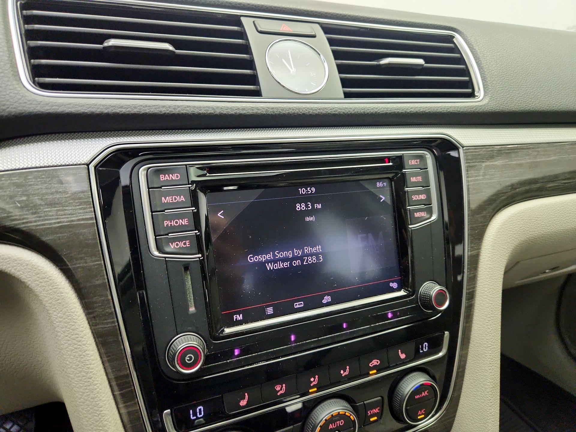 Thumbnail: 2016 Volkswagen Passat - 15