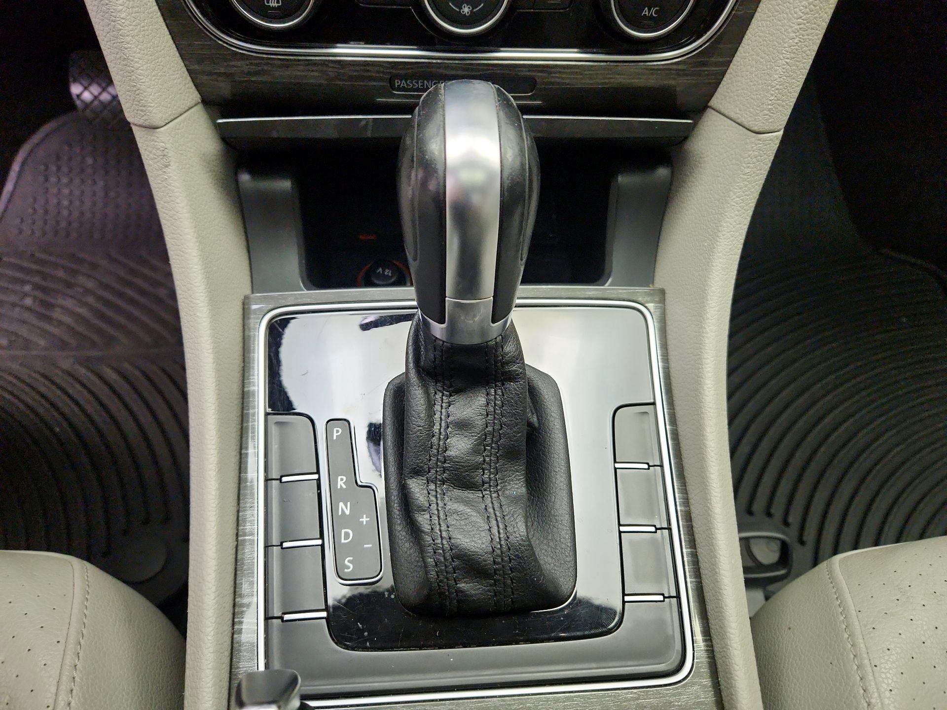 Thumbnail: 2016 Volkswagen Passat - 17