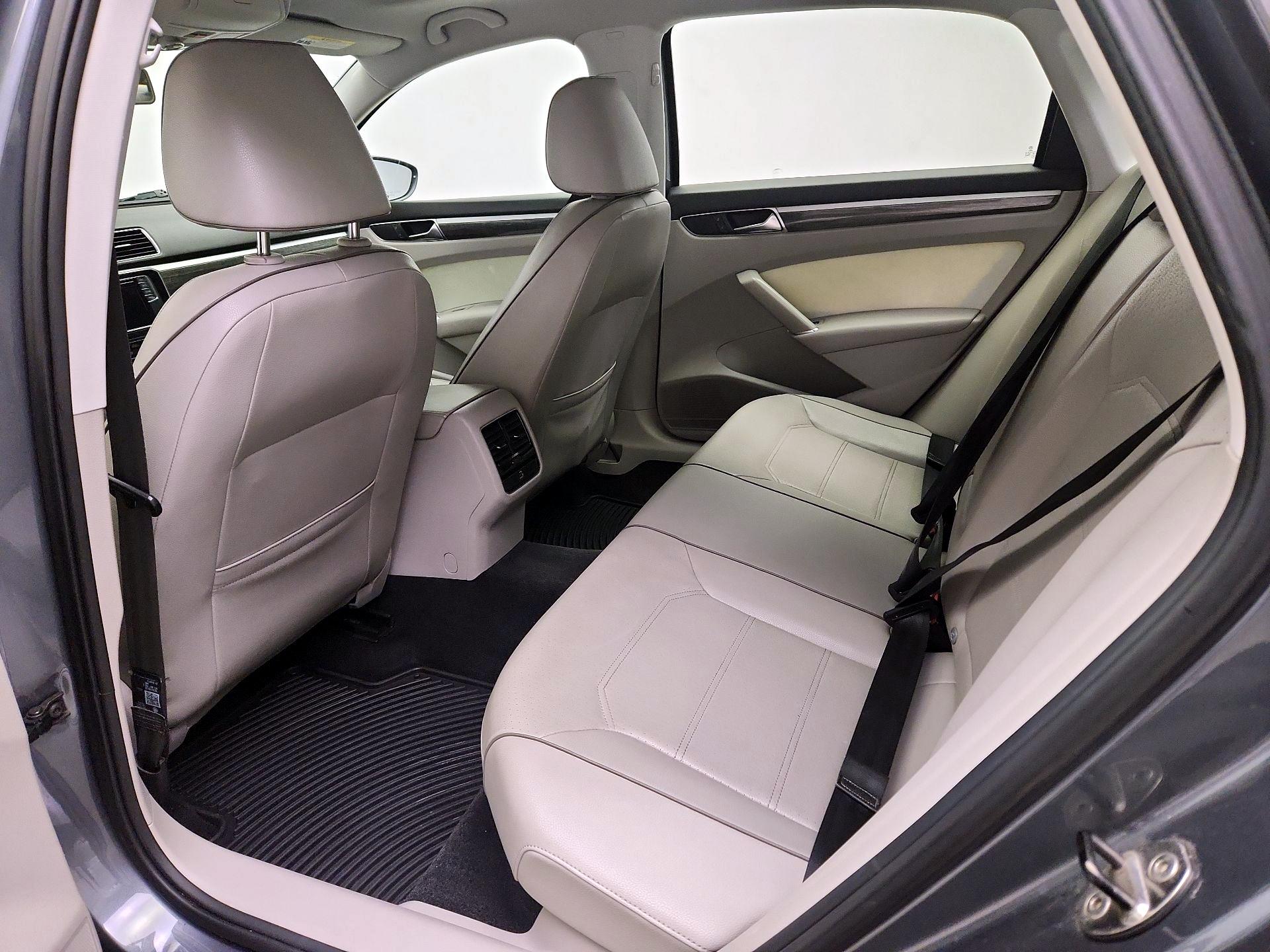 Thumbnail: 2016 Volkswagen Passat - 20