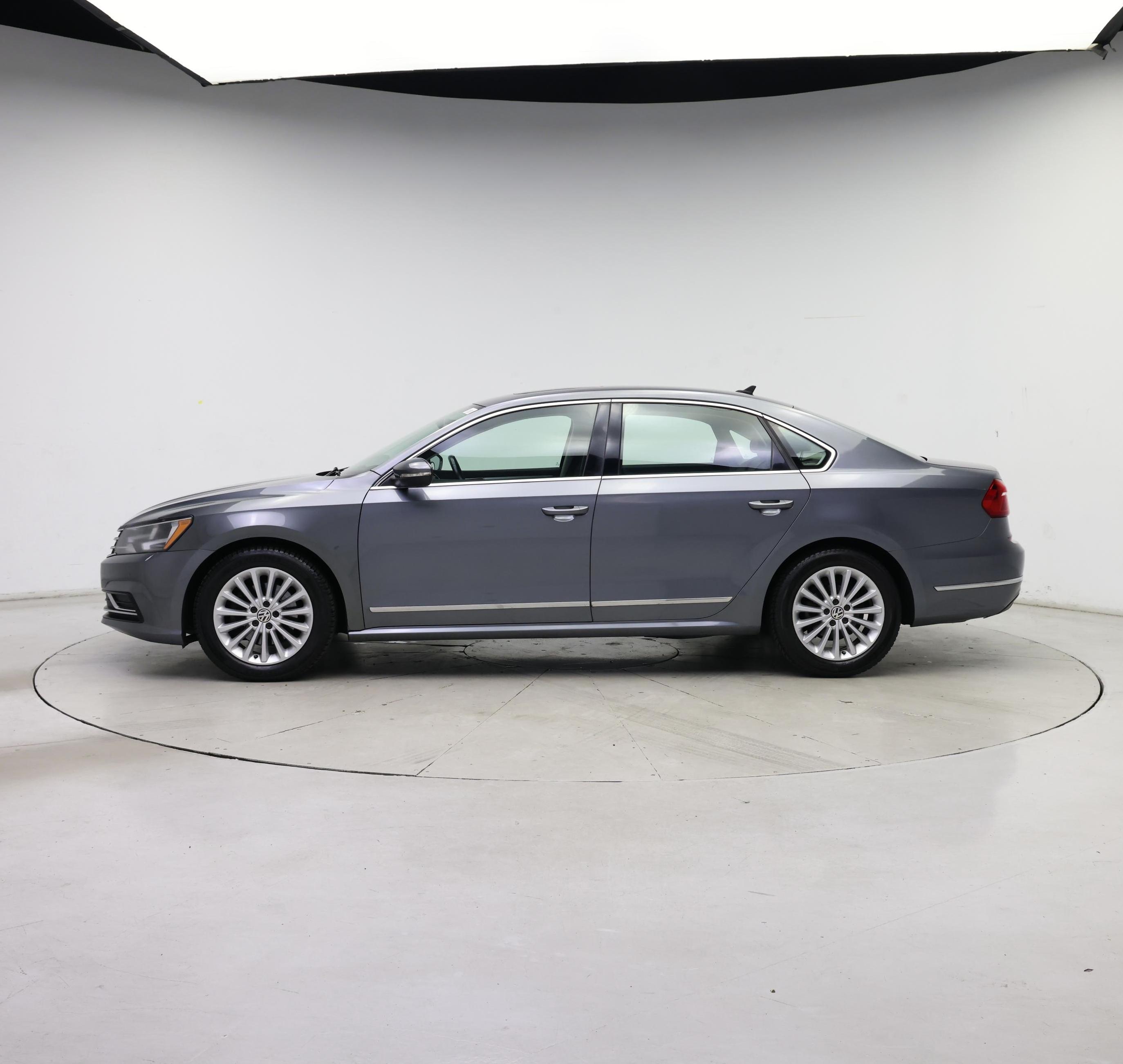 Thumbnail: 2016 Volkswagen Passat - 3