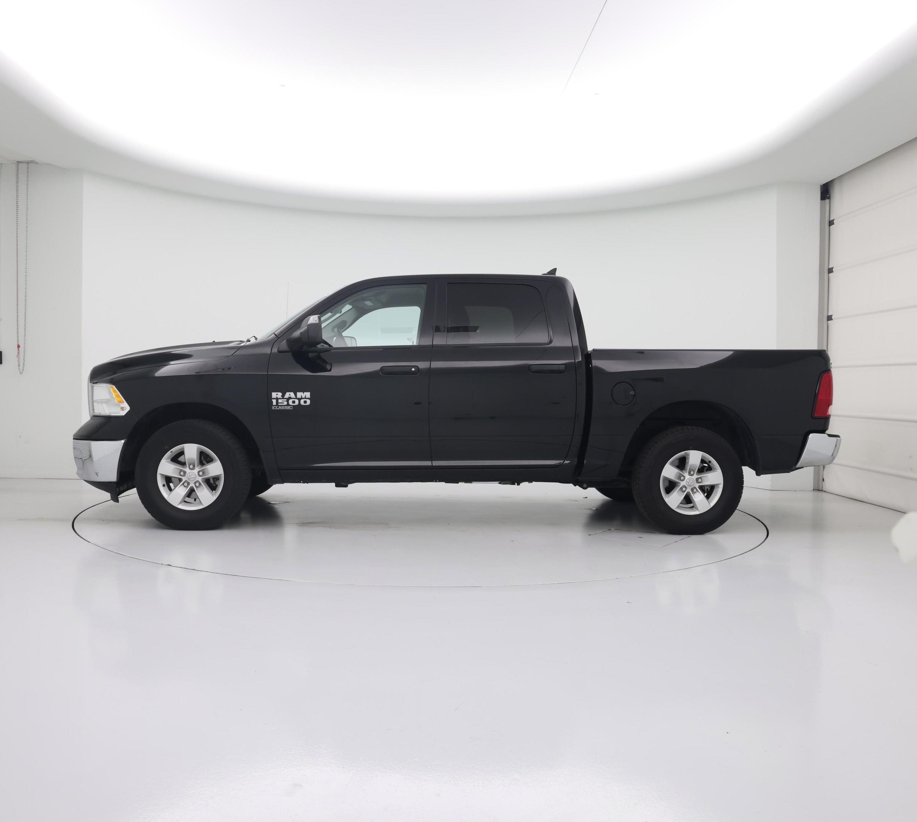 Thumbnail: 2023 RAM 1500 Classic - 3
