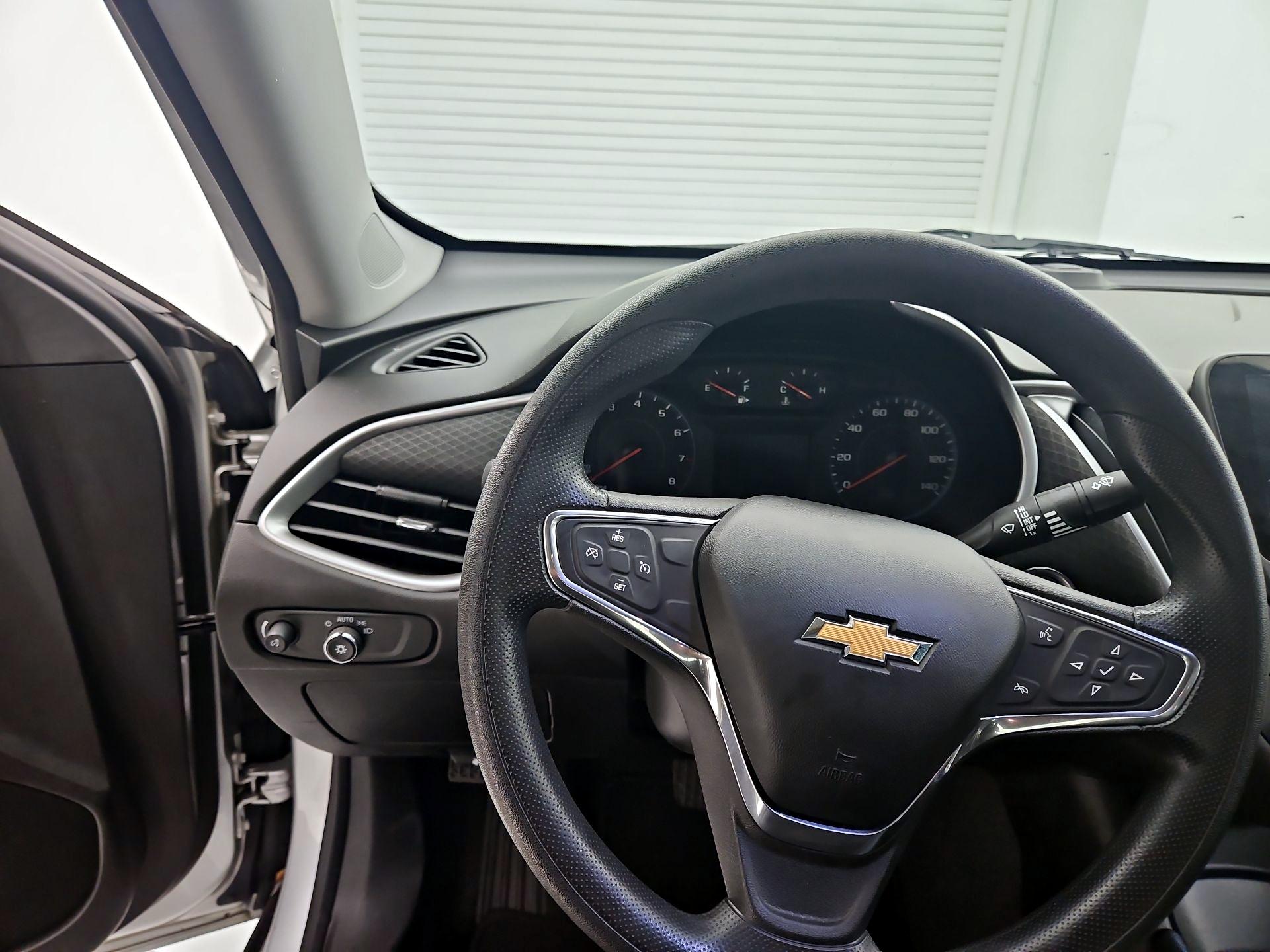 Thumbnail: 2020 Chevrolet Malibu - 10