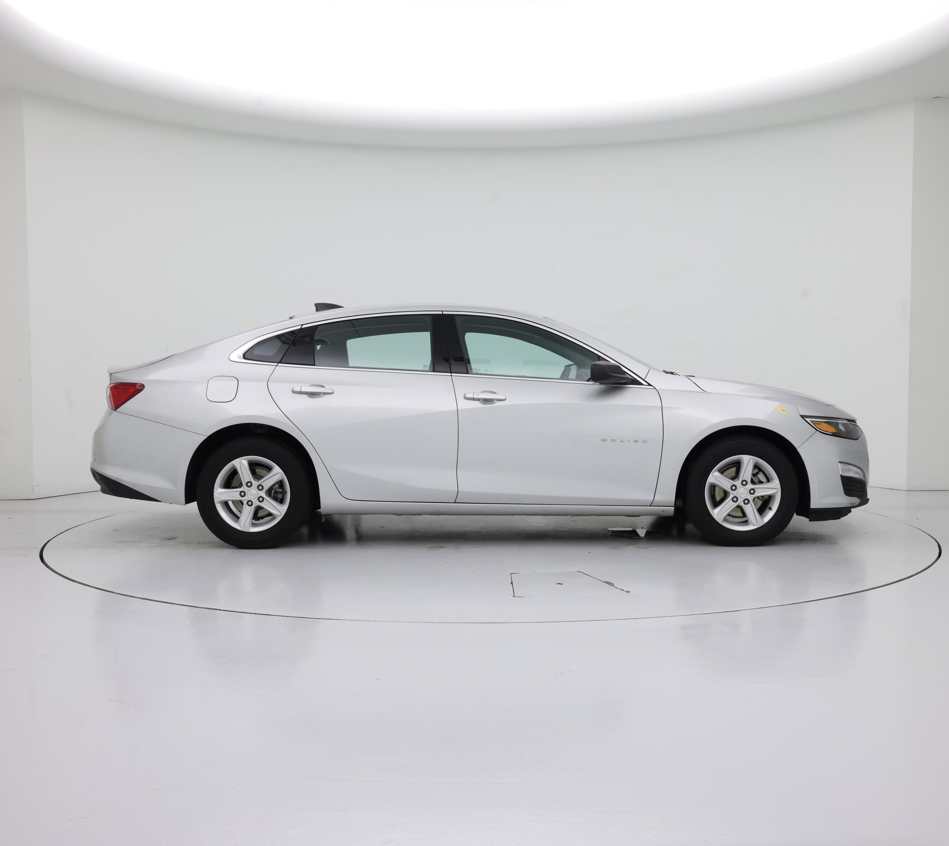Thumbnail: 2020 Chevrolet Malibu - 3