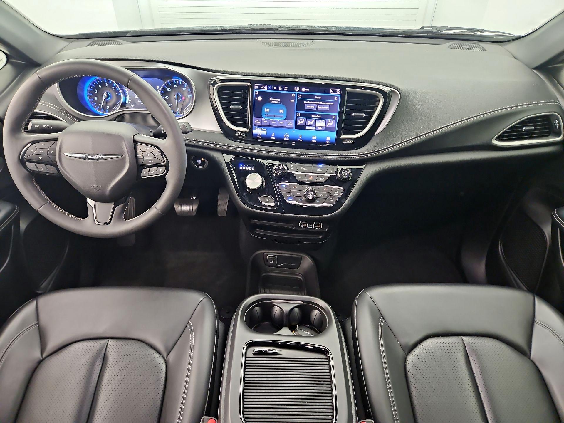 Thumbnail: 2023 Chrysler Pacifica - 9