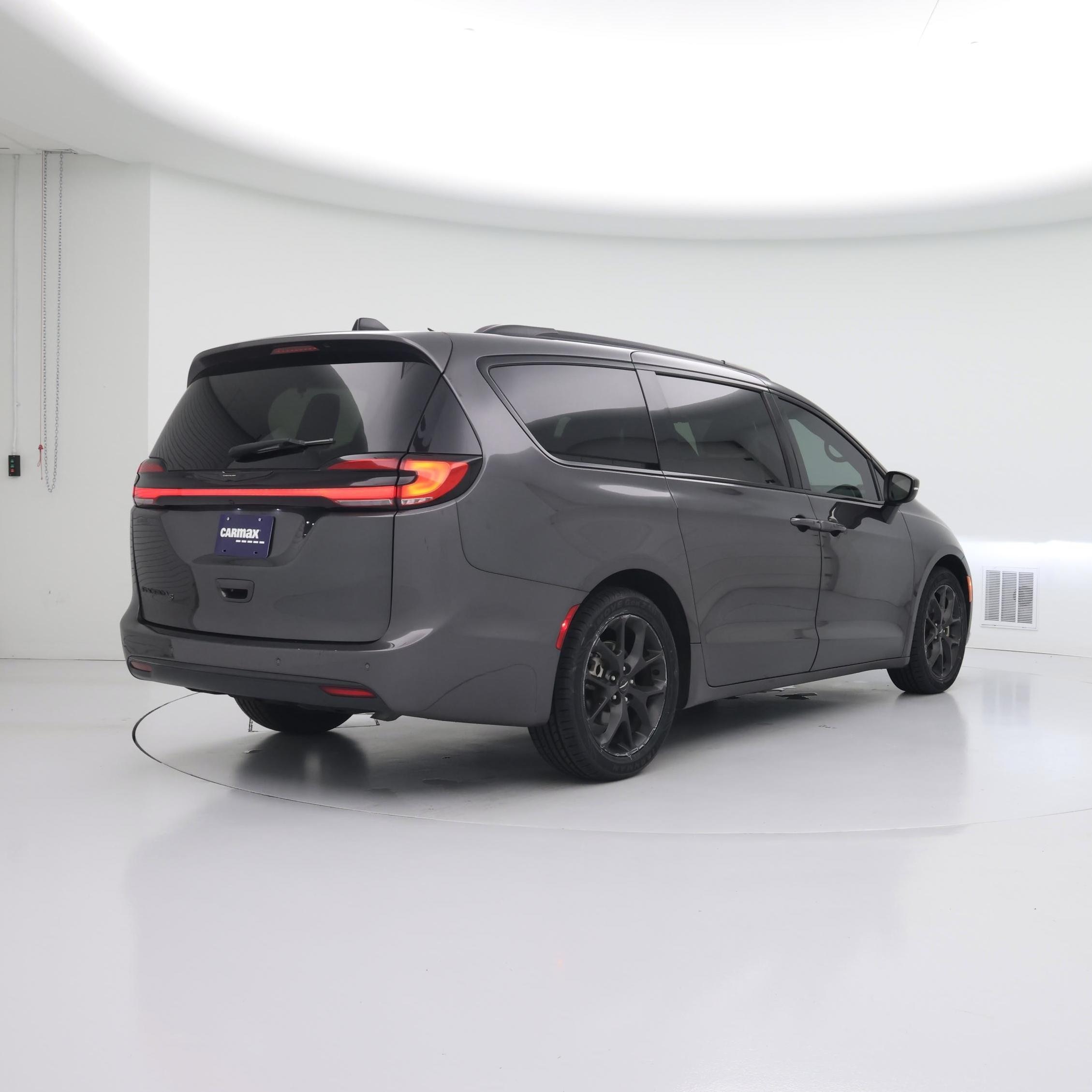 Thumbnail: 2023 Chrysler Pacifica - 8