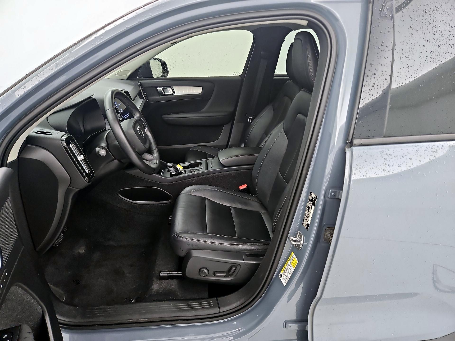 Thumbnail: 2021 Volvo XC40 - 11