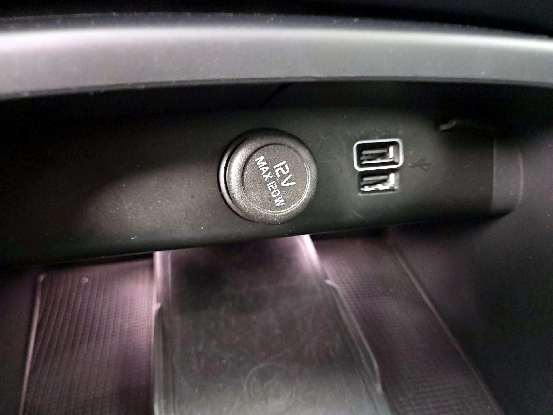 Thumbnail: 2021 Volvo XC40 - 19