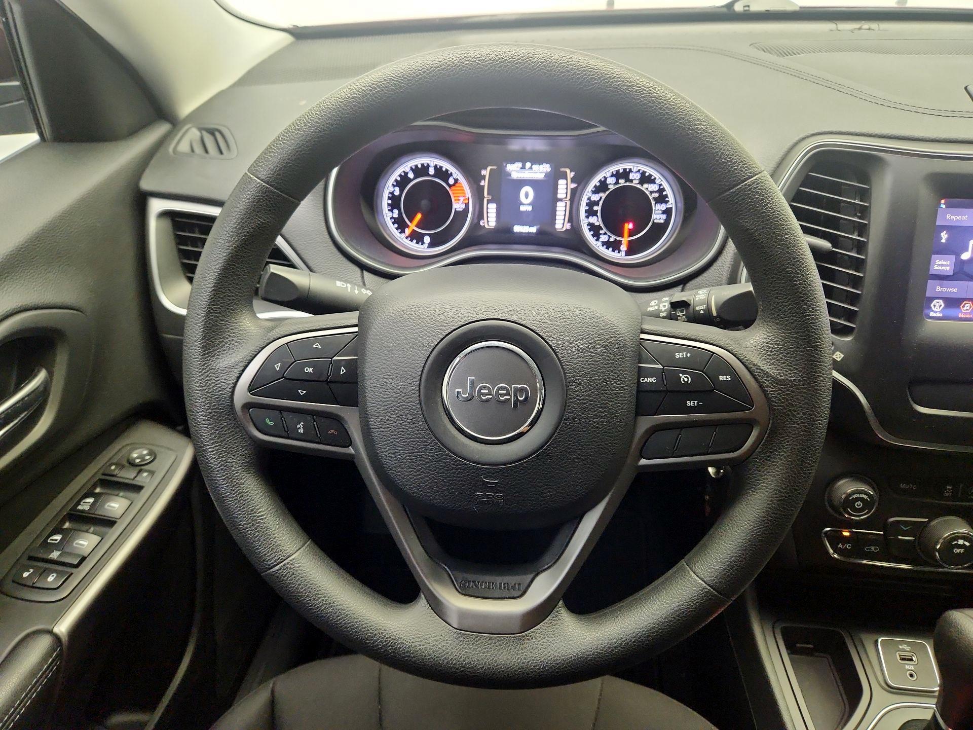 Thumbnail: 2019 Jeep Cherokee - 10