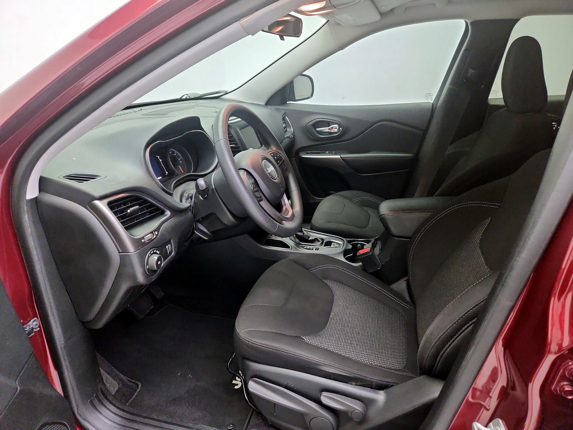 Thumbnail: 2019 Jeep Cherokee - 11