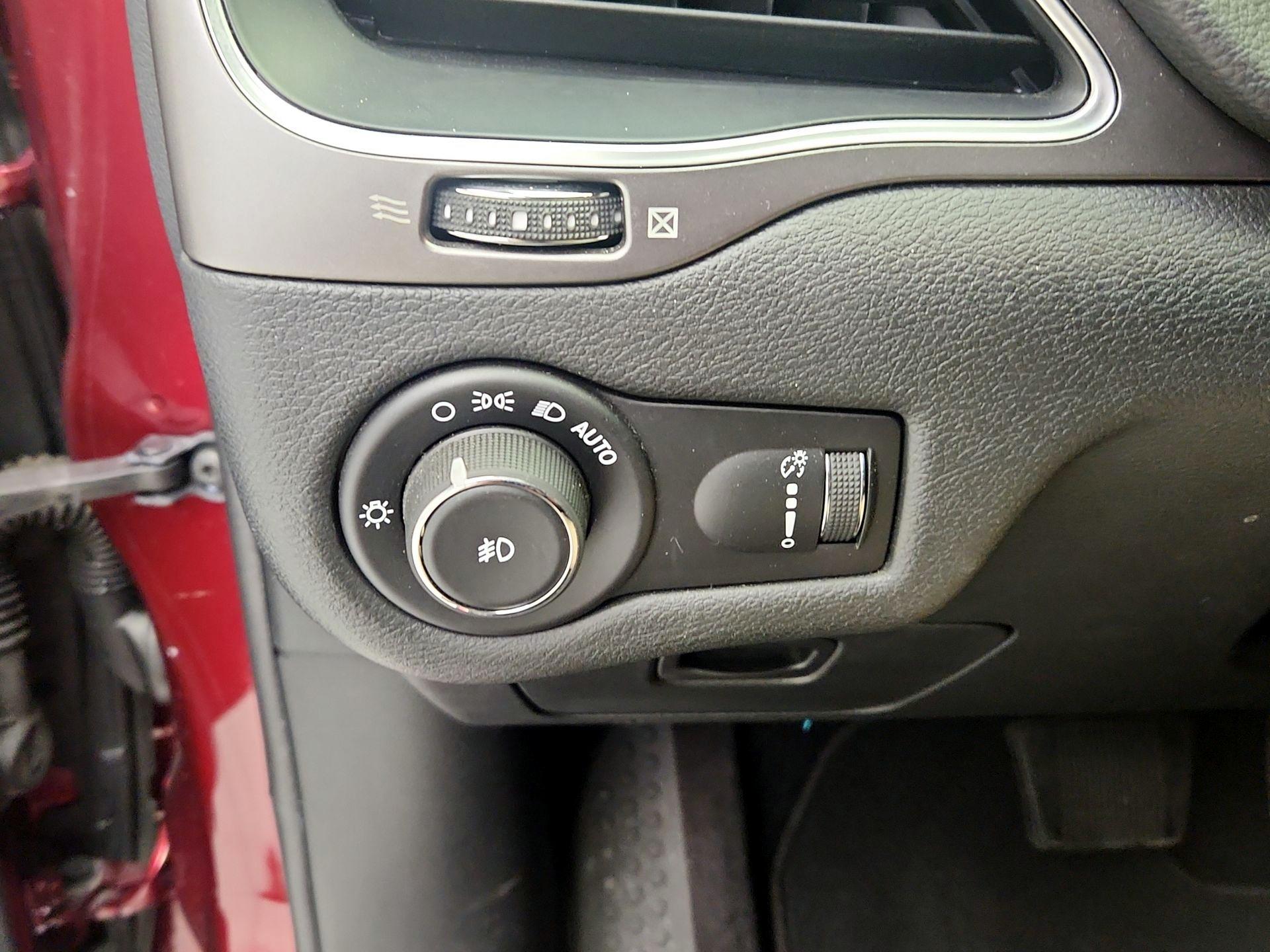 Thumbnail: 2019 Jeep Cherokee - 13