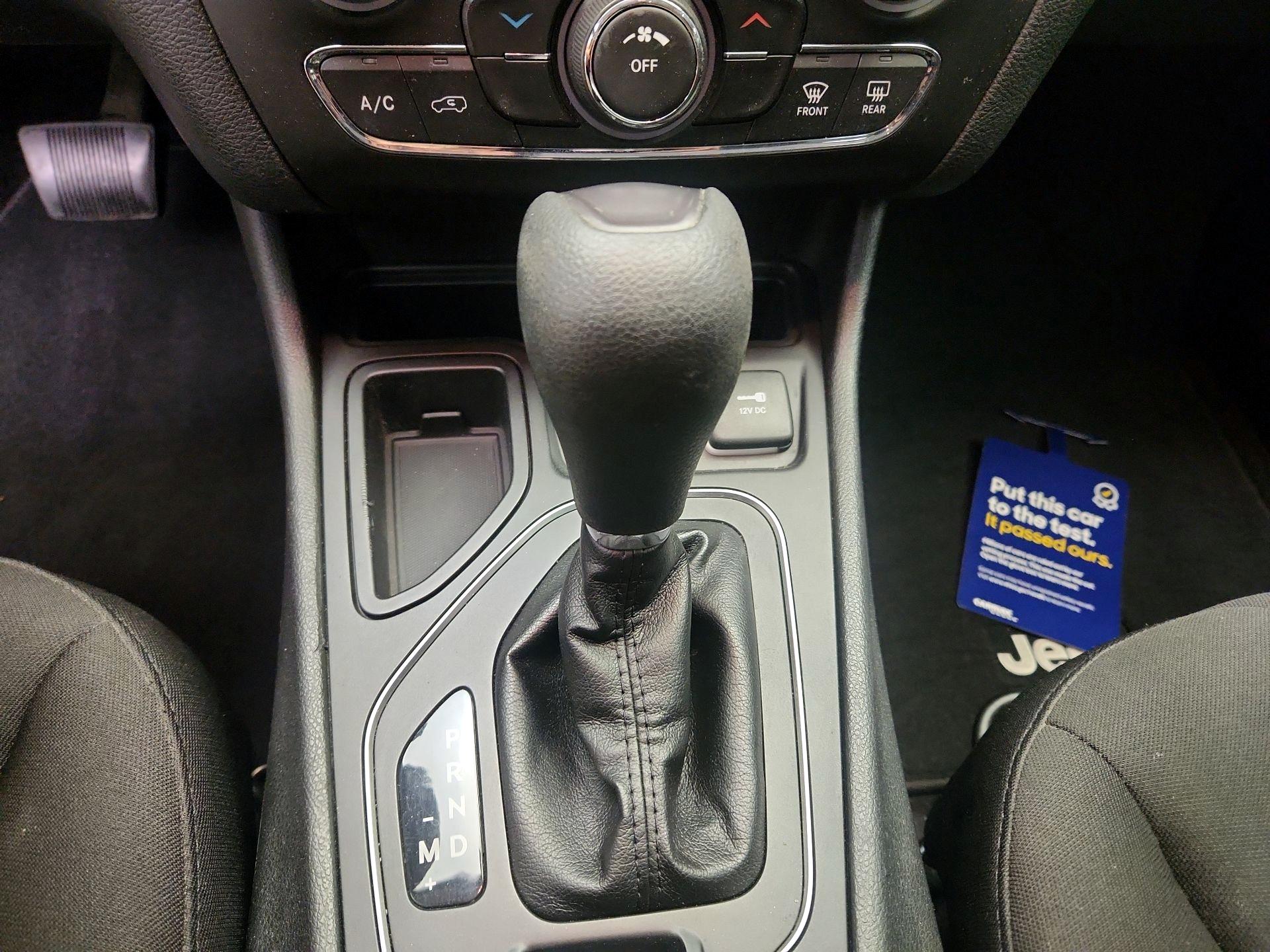 Thumbnail: 2019 Jeep Cherokee - 17