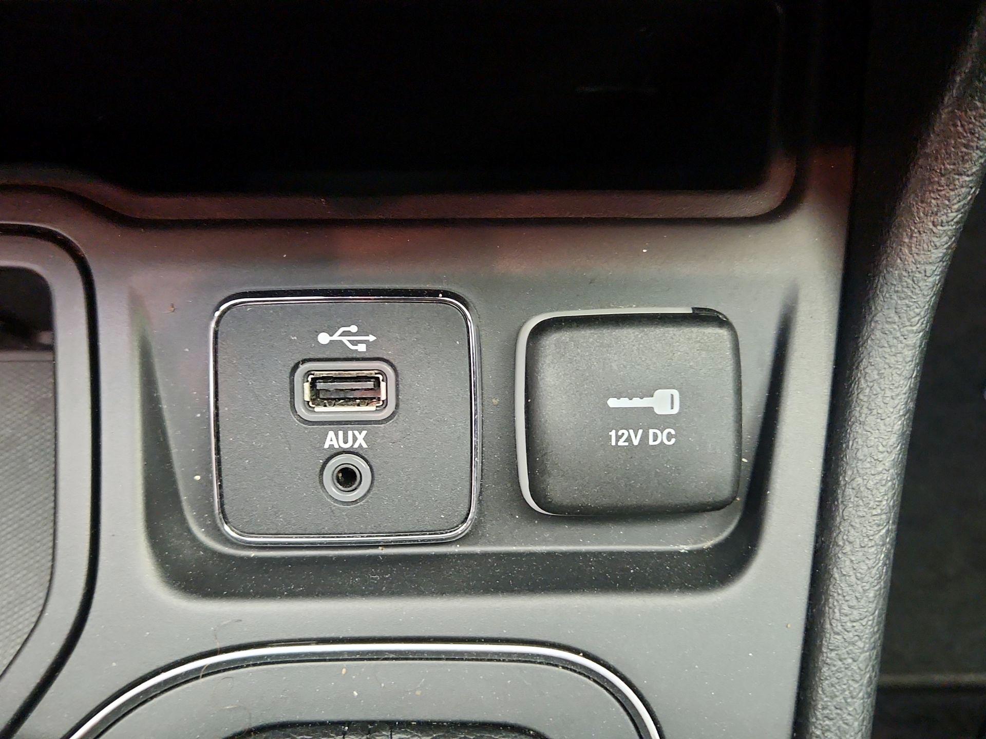 Thumbnail: 2019 Jeep Cherokee - 18