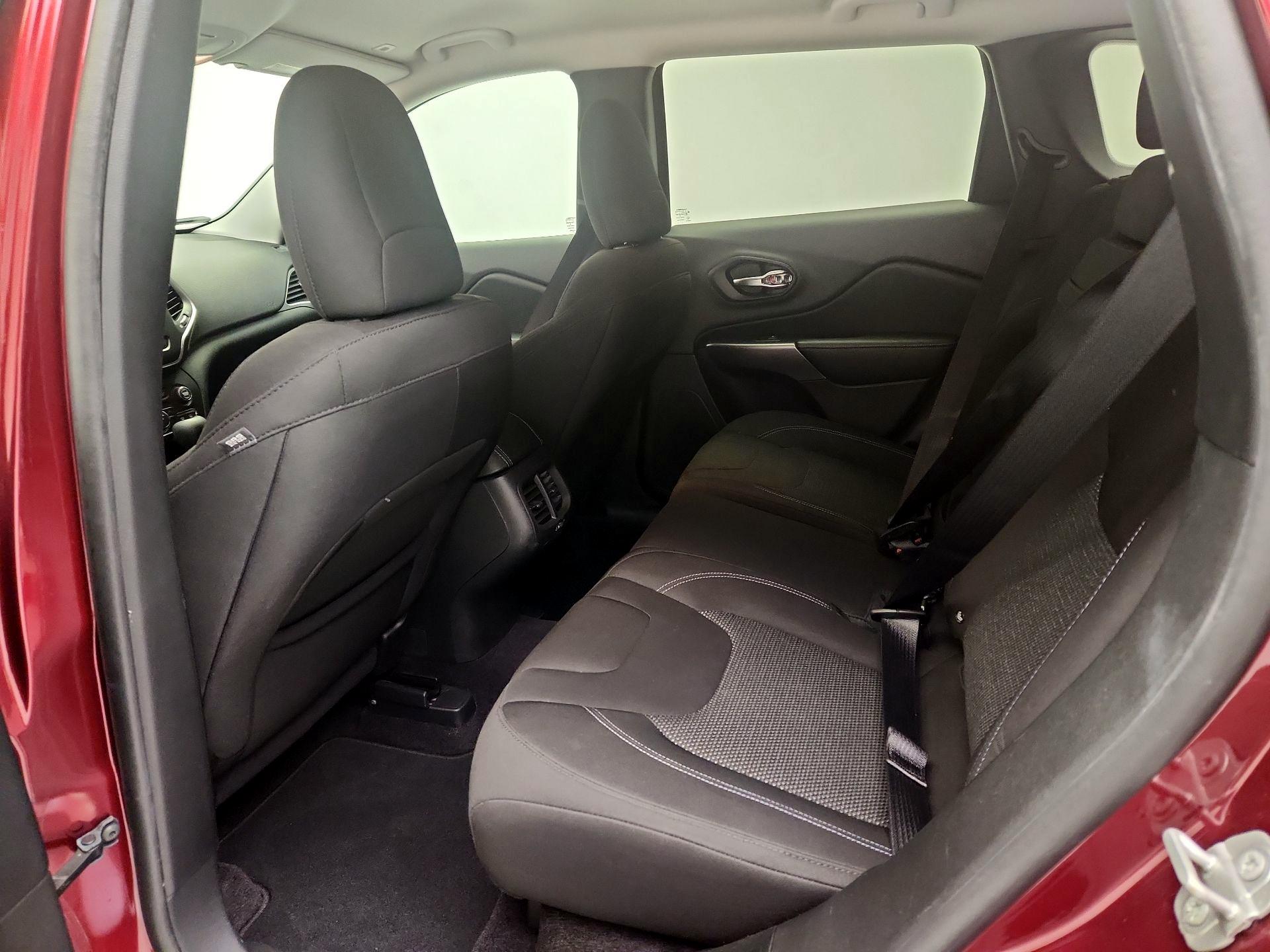 Thumbnail: 2019 Jeep Cherokee - 19