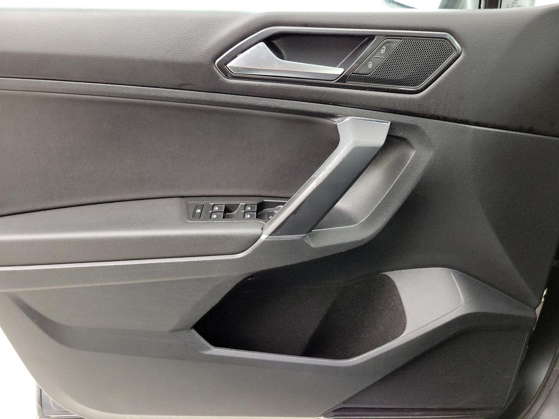 Thumbnail: 2018 Volkswagen Tiguan - 12