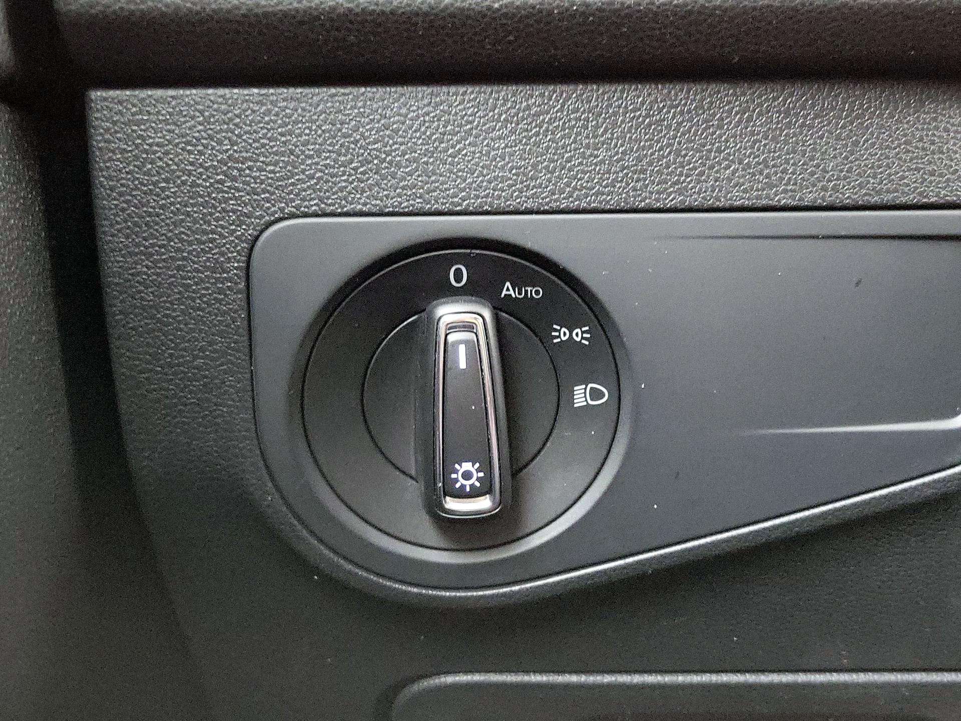 Thumbnail: 2018 Volkswagen Tiguan - 13