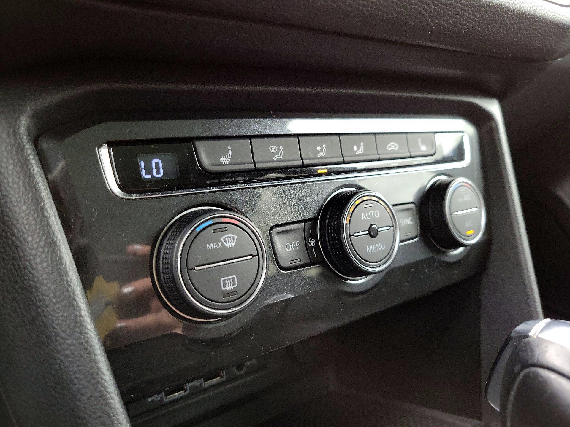 Thumbnail: 2018 Volkswagen Tiguan - 16