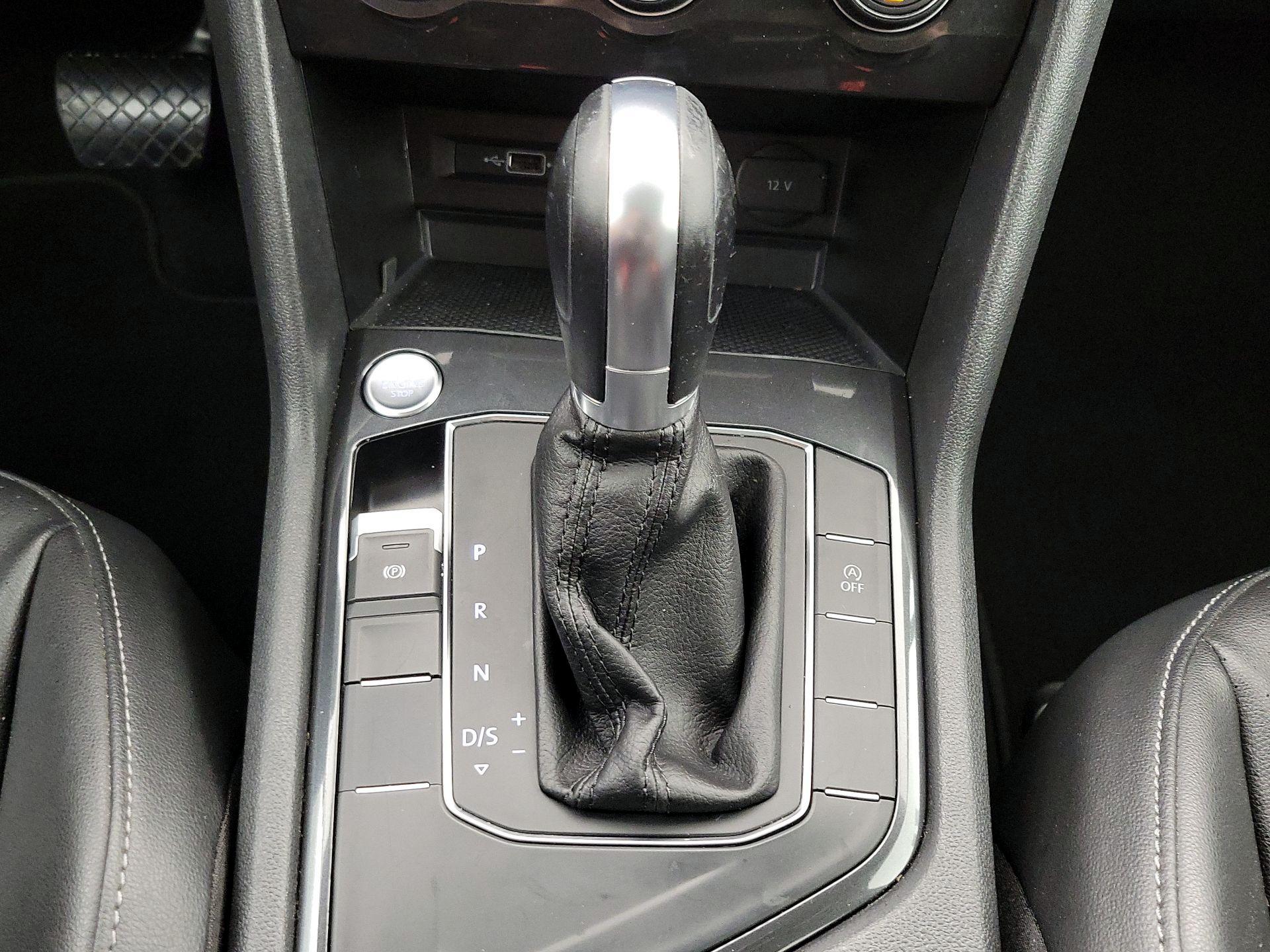 Thumbnail: 2018 Volkswagen Tiguan - 17