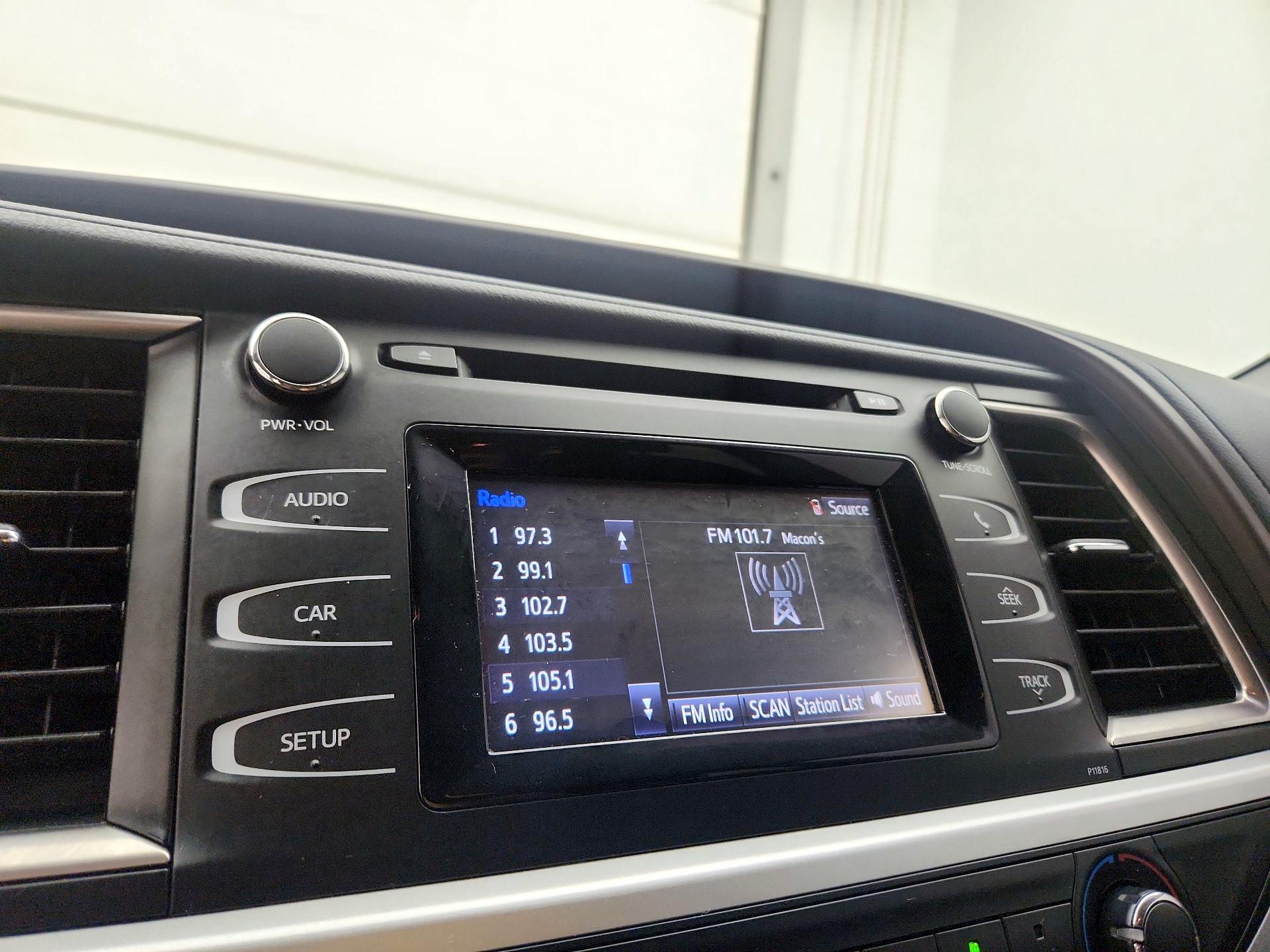 Thumbnail: 2019 Toyota Highlander - 15