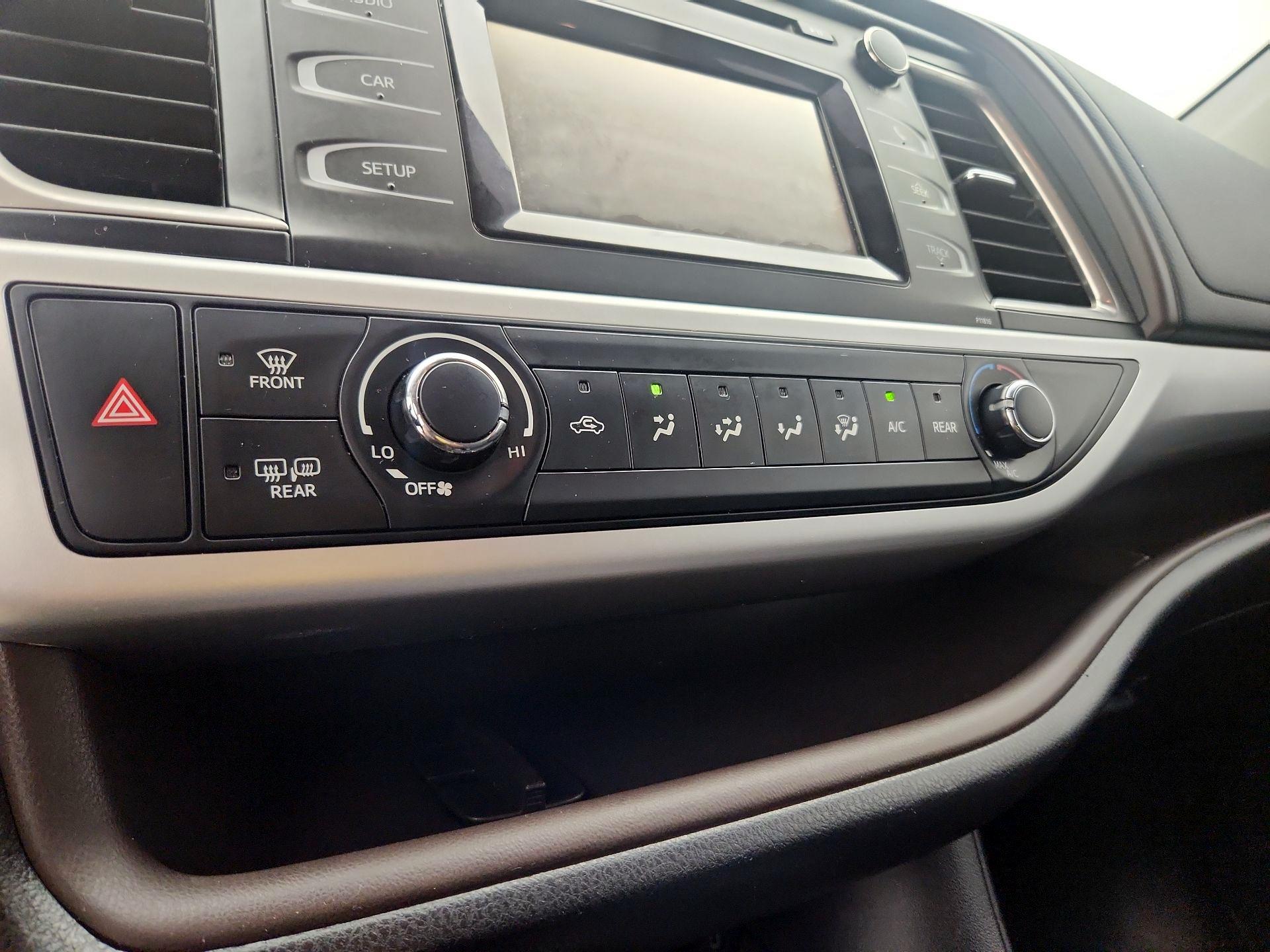 Thumbnail: 2019 Toyota Highlander - 16