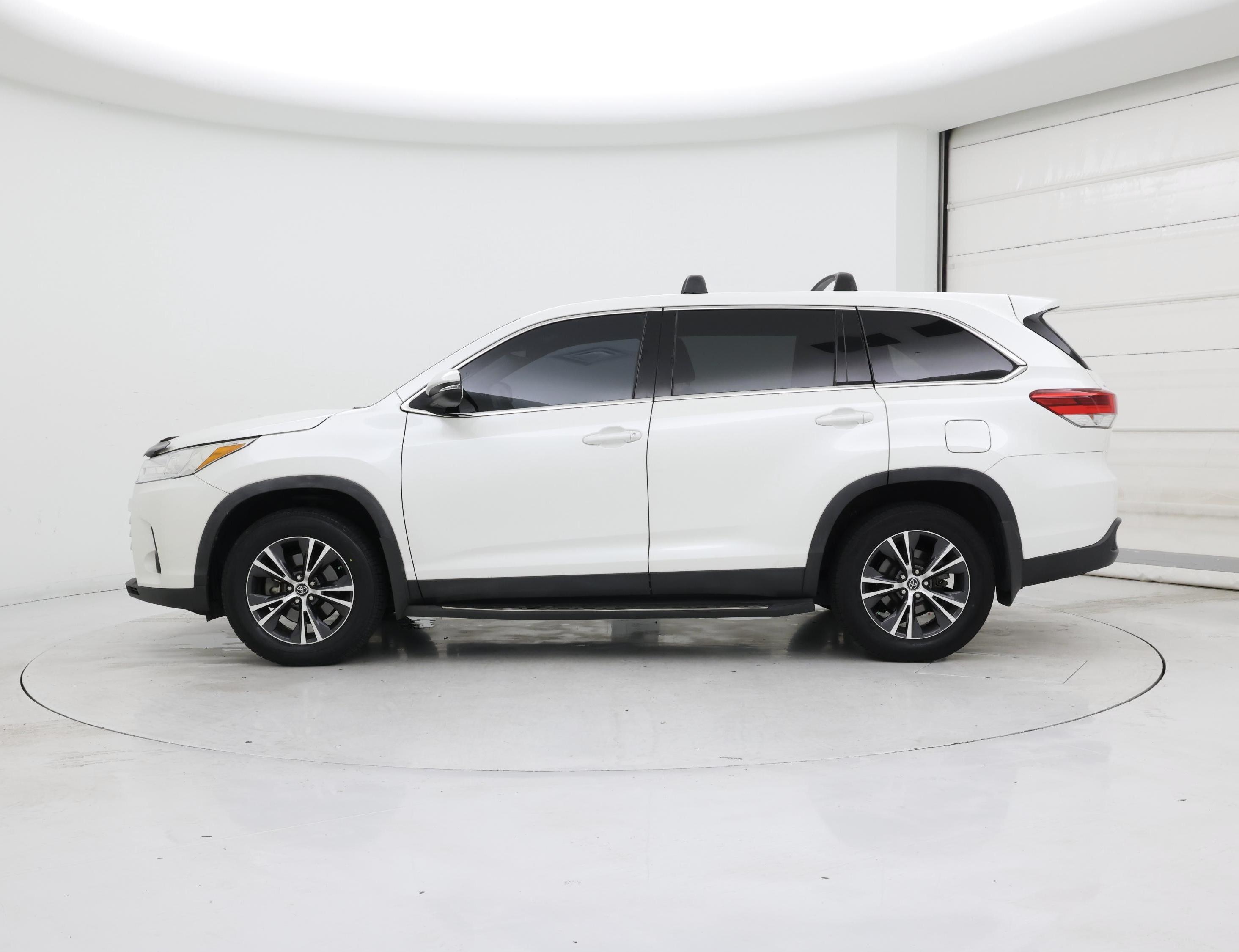 Thumbnail: 2019 Toyota Highlander - 3