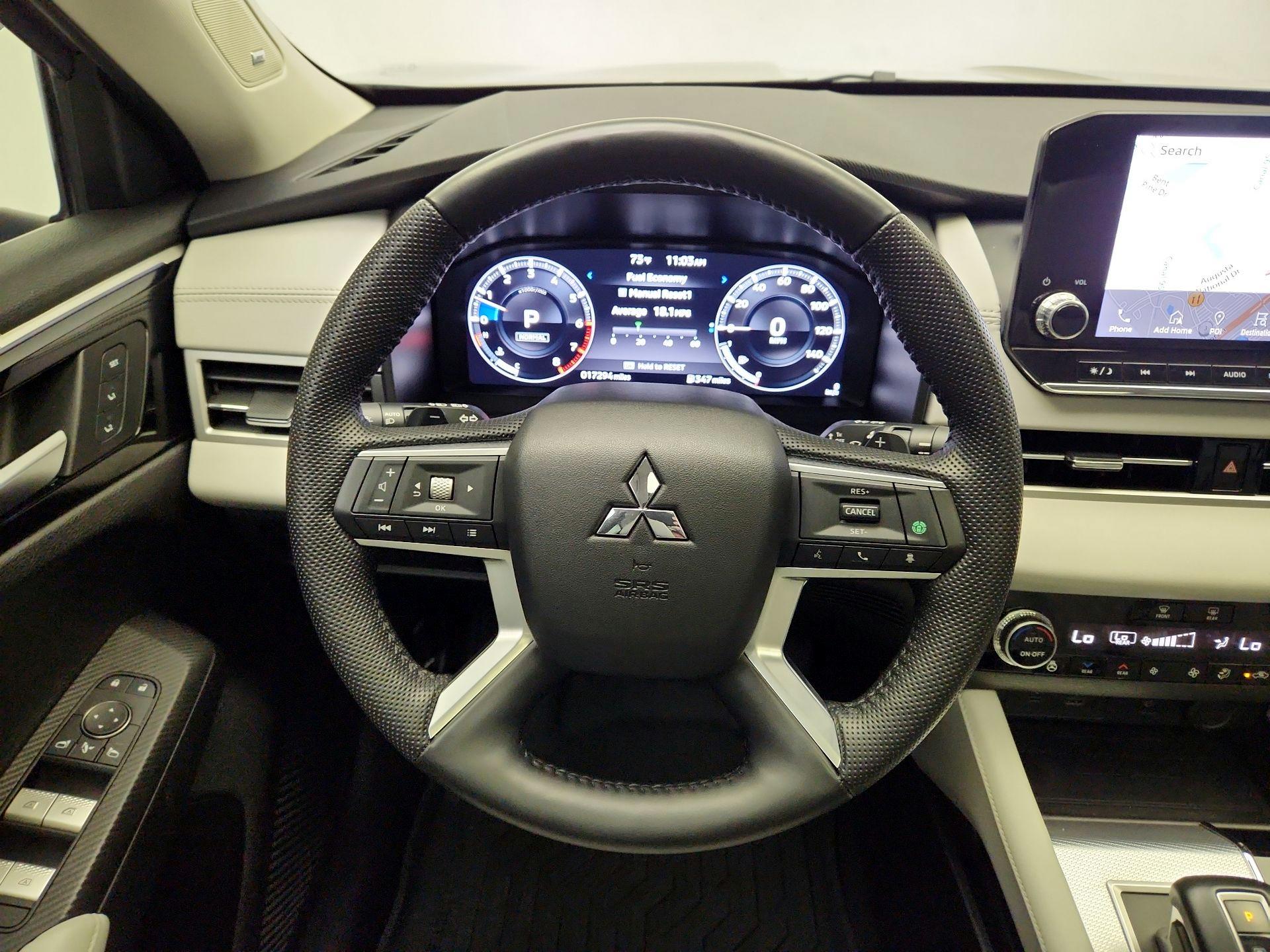 Thumbnail: 2023 Mitsubishi Outlander - 10