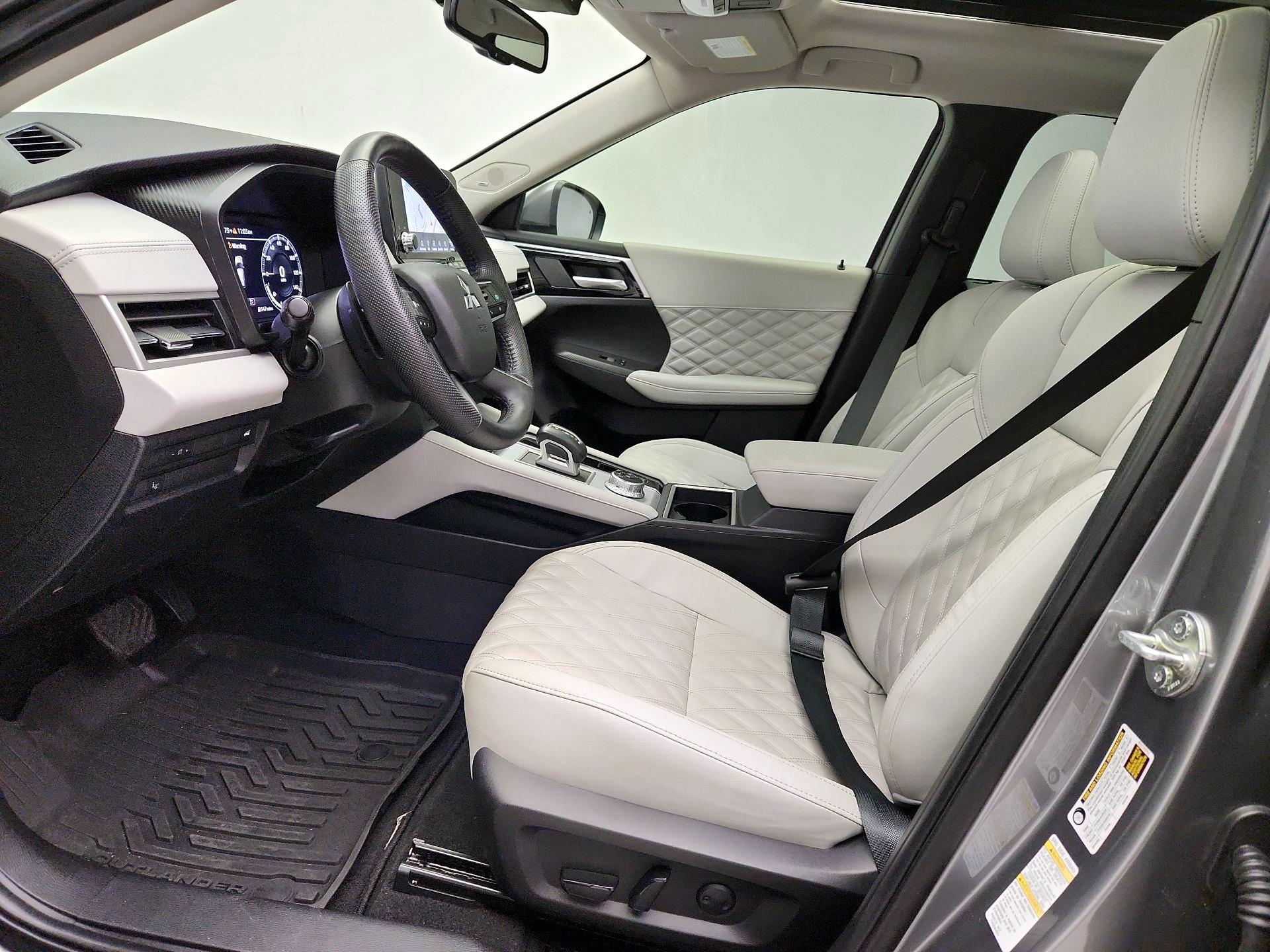 Thumbnail: 2023 Mitsubishi Outlander - 11