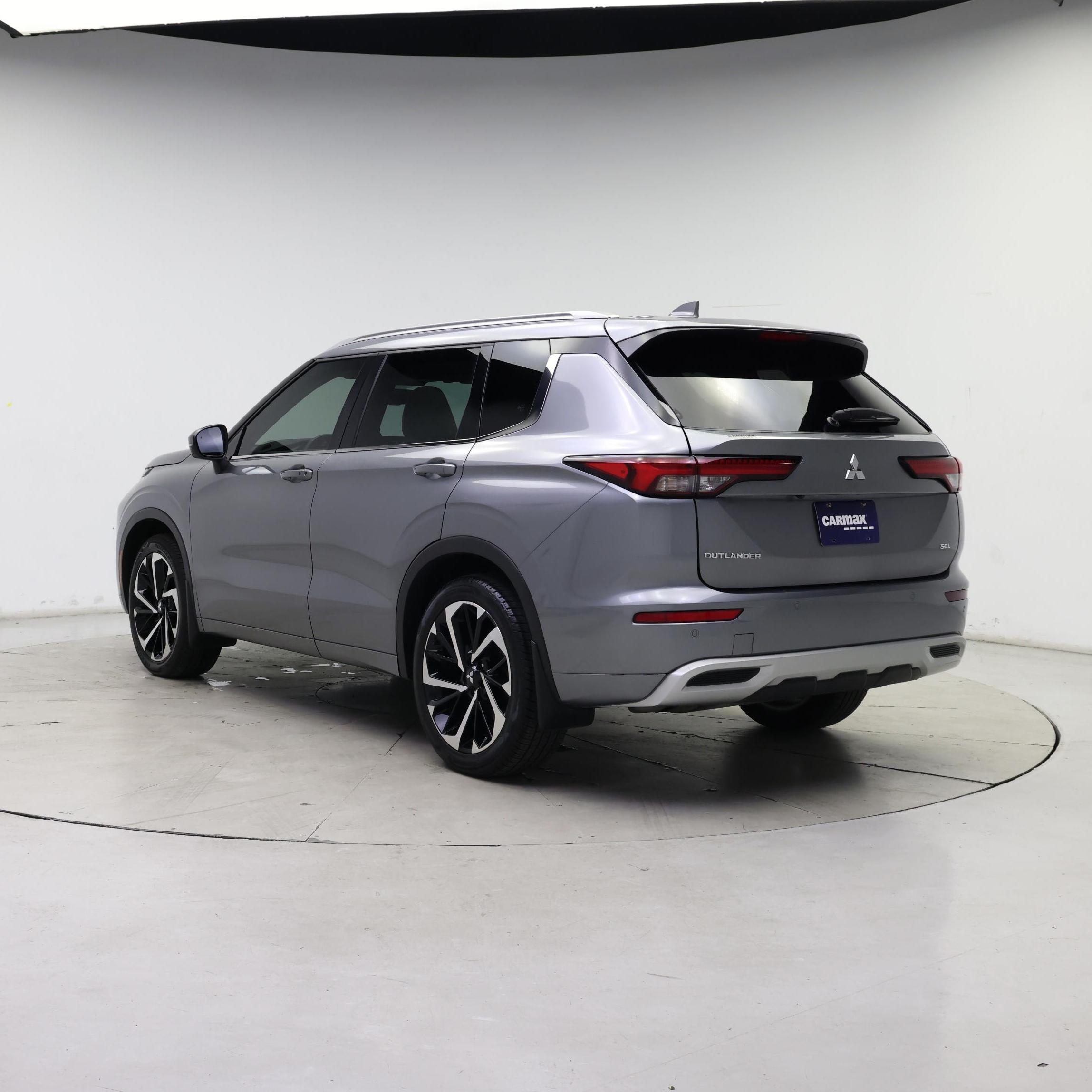 Thumbnail: 2023 Mitsubishi Outlander - 2