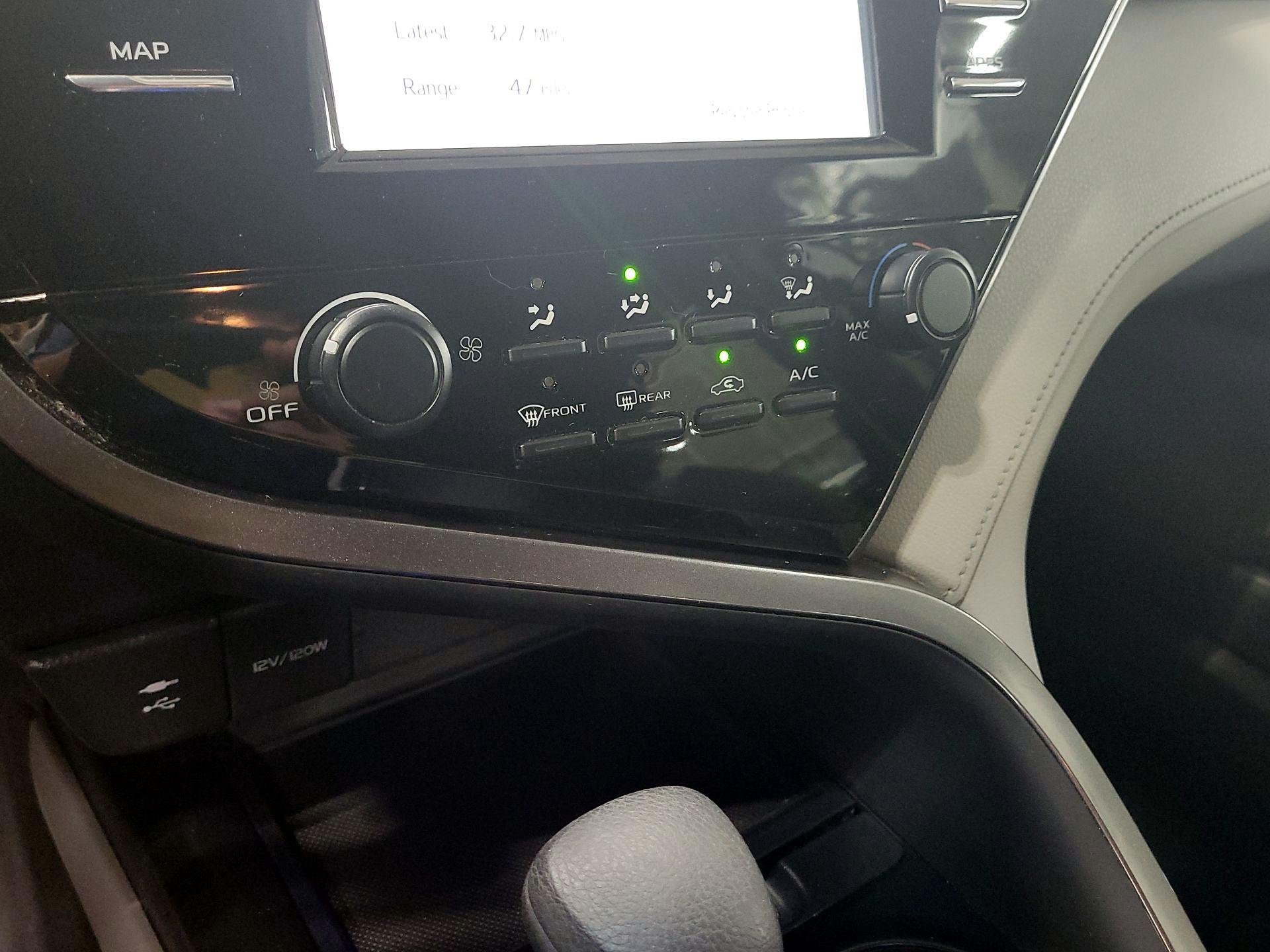 Thumbnail: 2019 Toyota Camry - 14