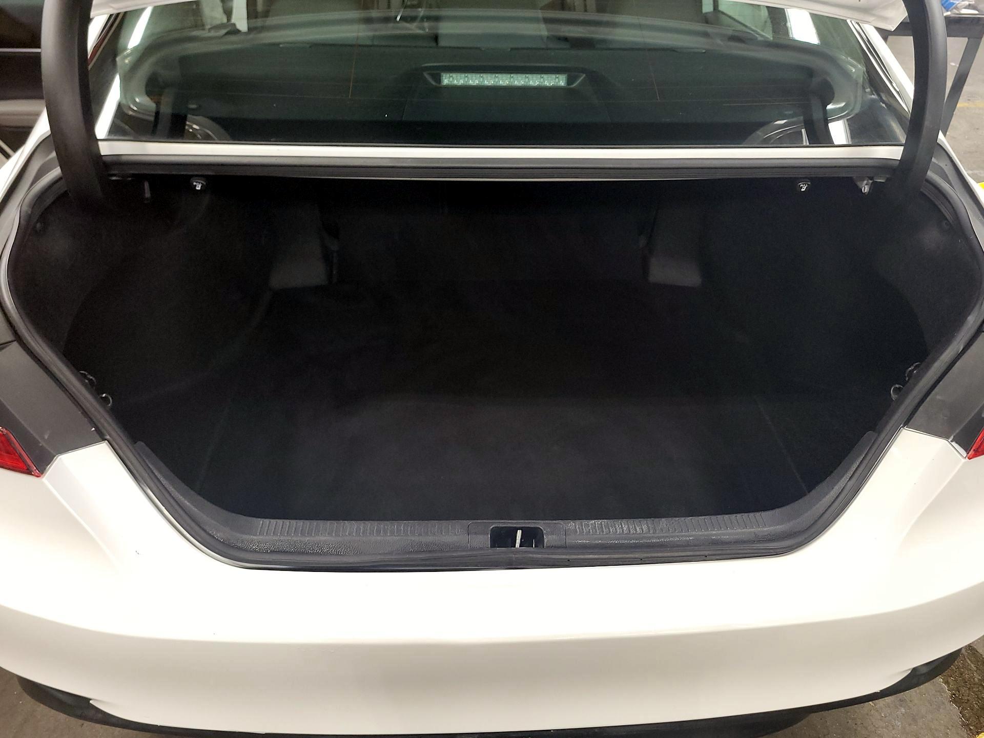 Thumbnail: 2019 Toyota Camry - 17