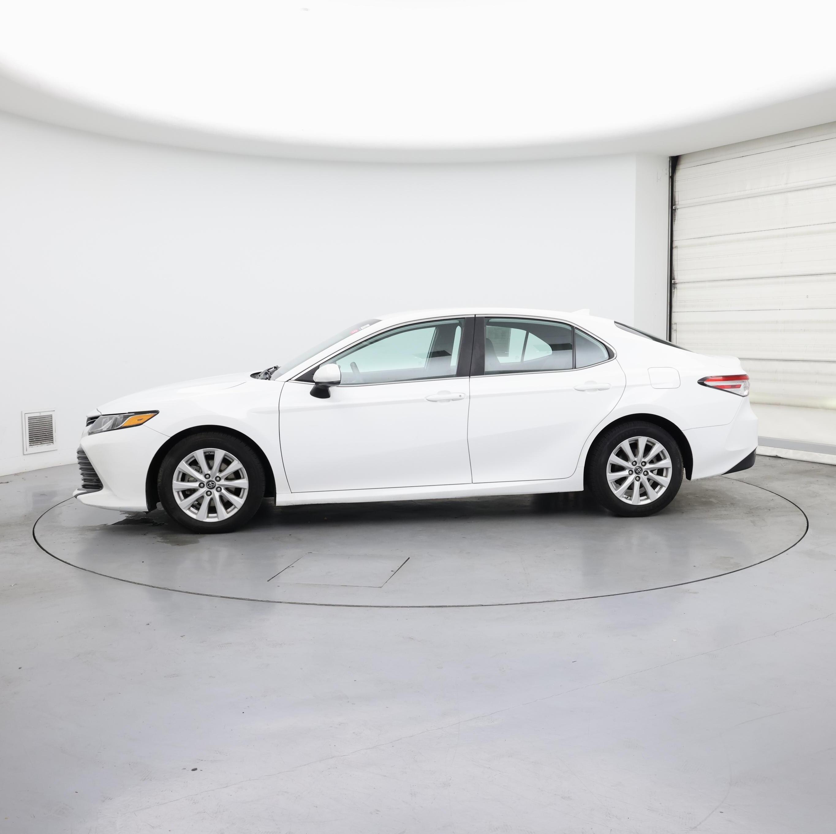 Thumbnail: 2019 Toyota Camry - 3