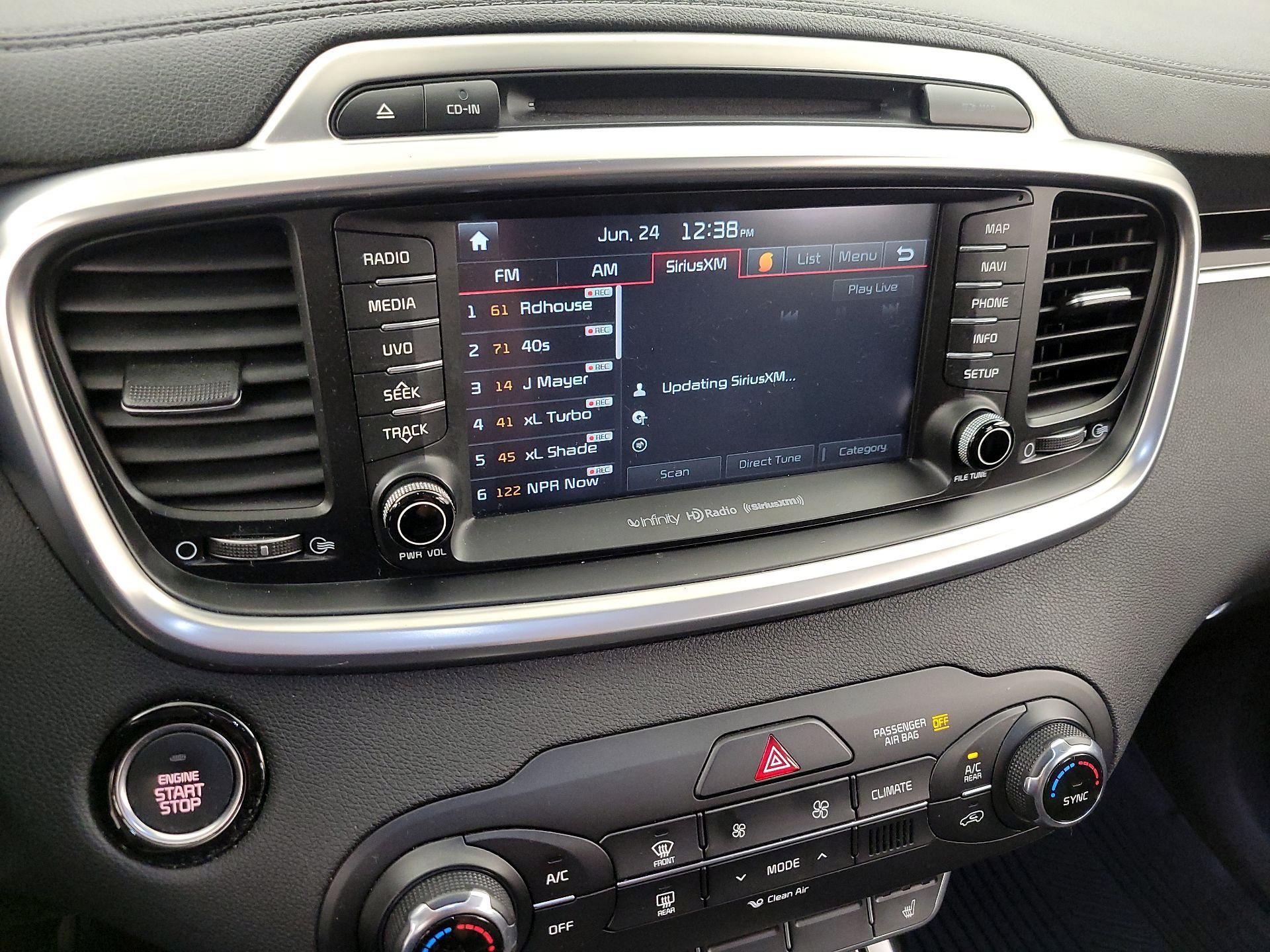 Thumbnail: 2016 Kia Sorento - 16