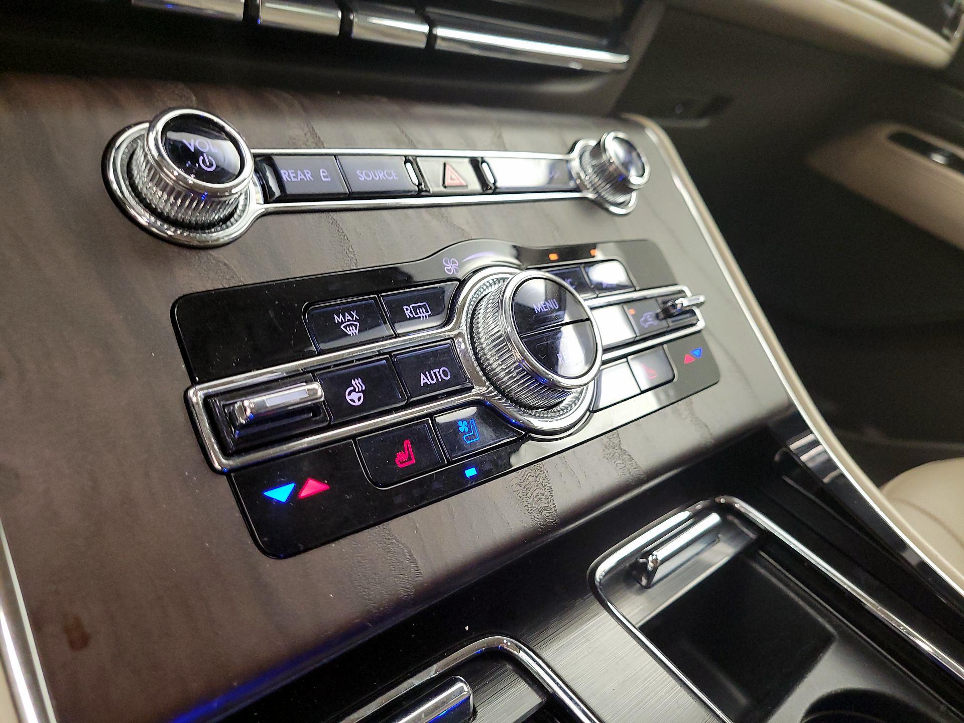 Thumbnail: 2021 Lincoln Aviator - 14