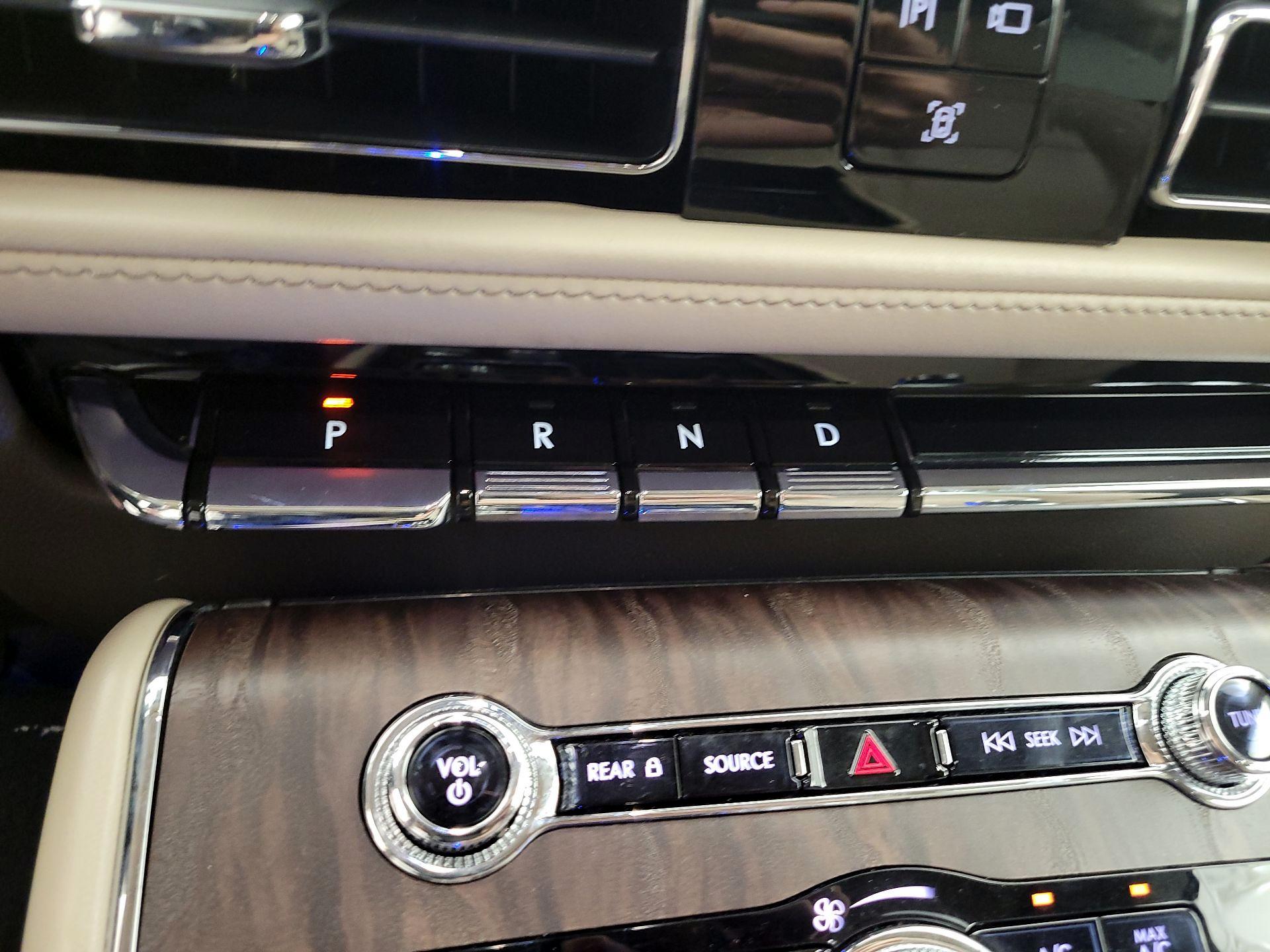 Thumbnail: 2021 Lincoln Aviator - 15