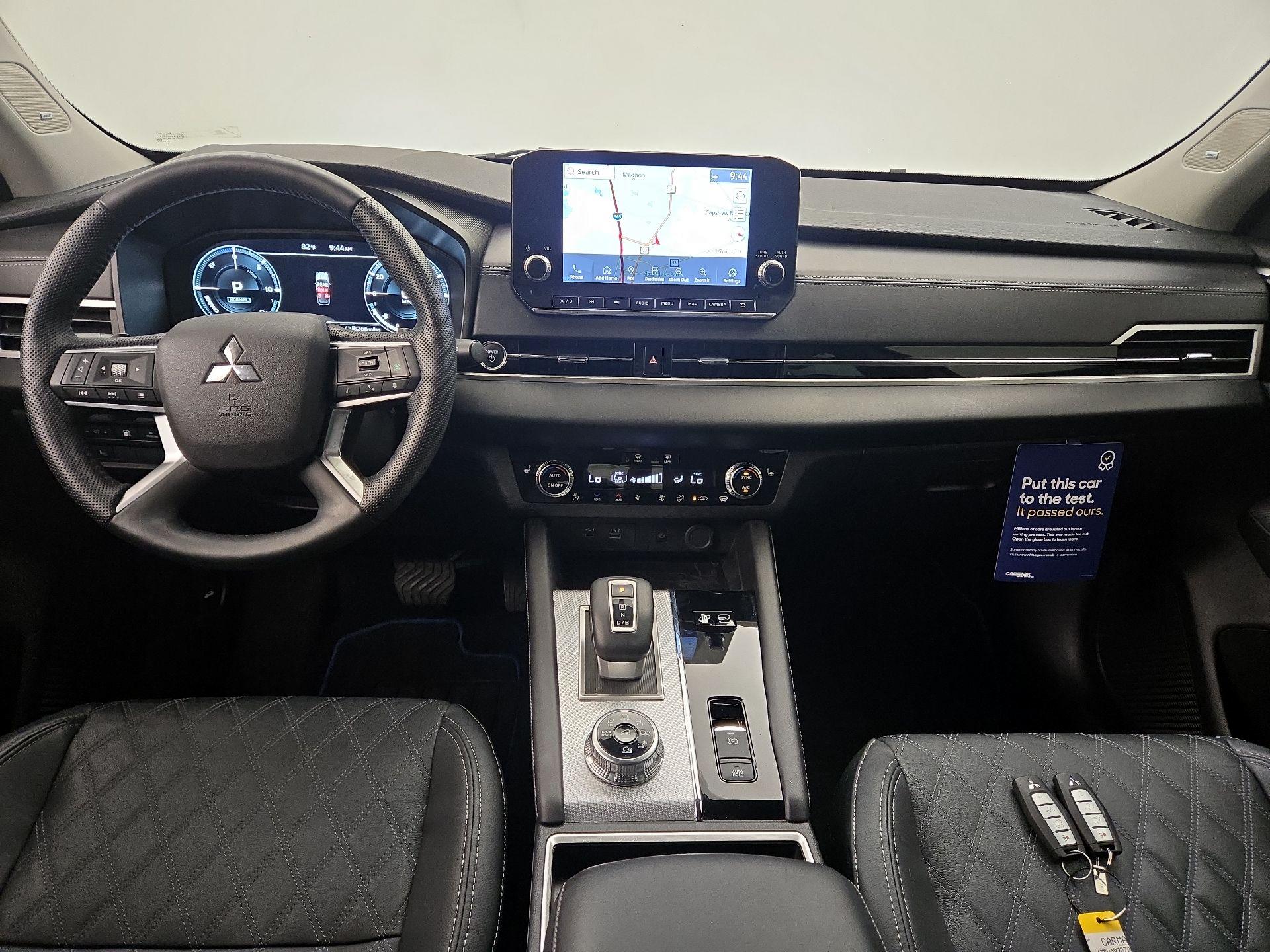 Thumbnail: 2023 Mitsubishi Outlander - 9