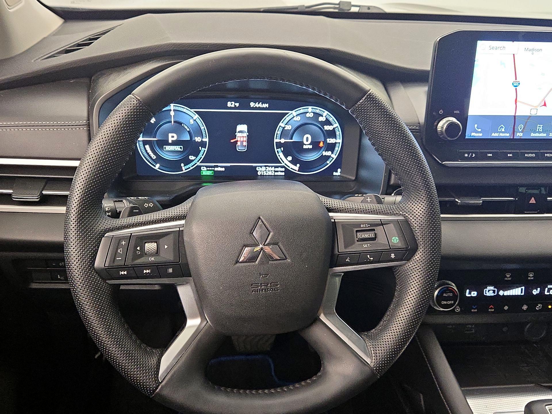 Thumbnail: 2023 Mitsubishi Outlander - 10
