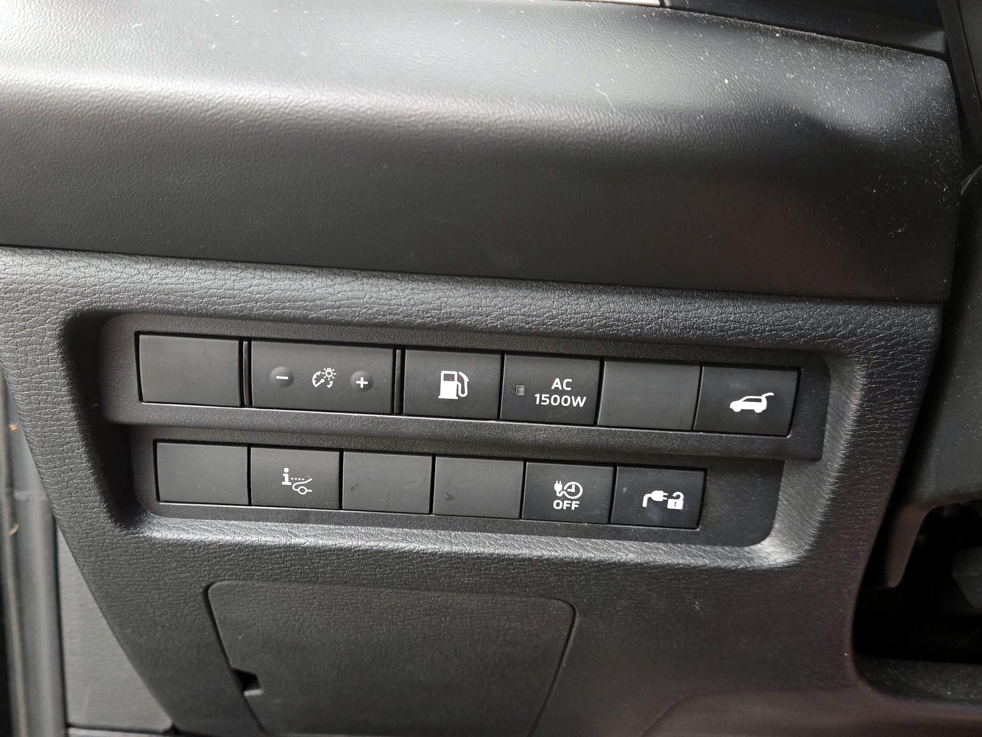 Thumbnail: 2023 Mitsubishi Outlander - 13