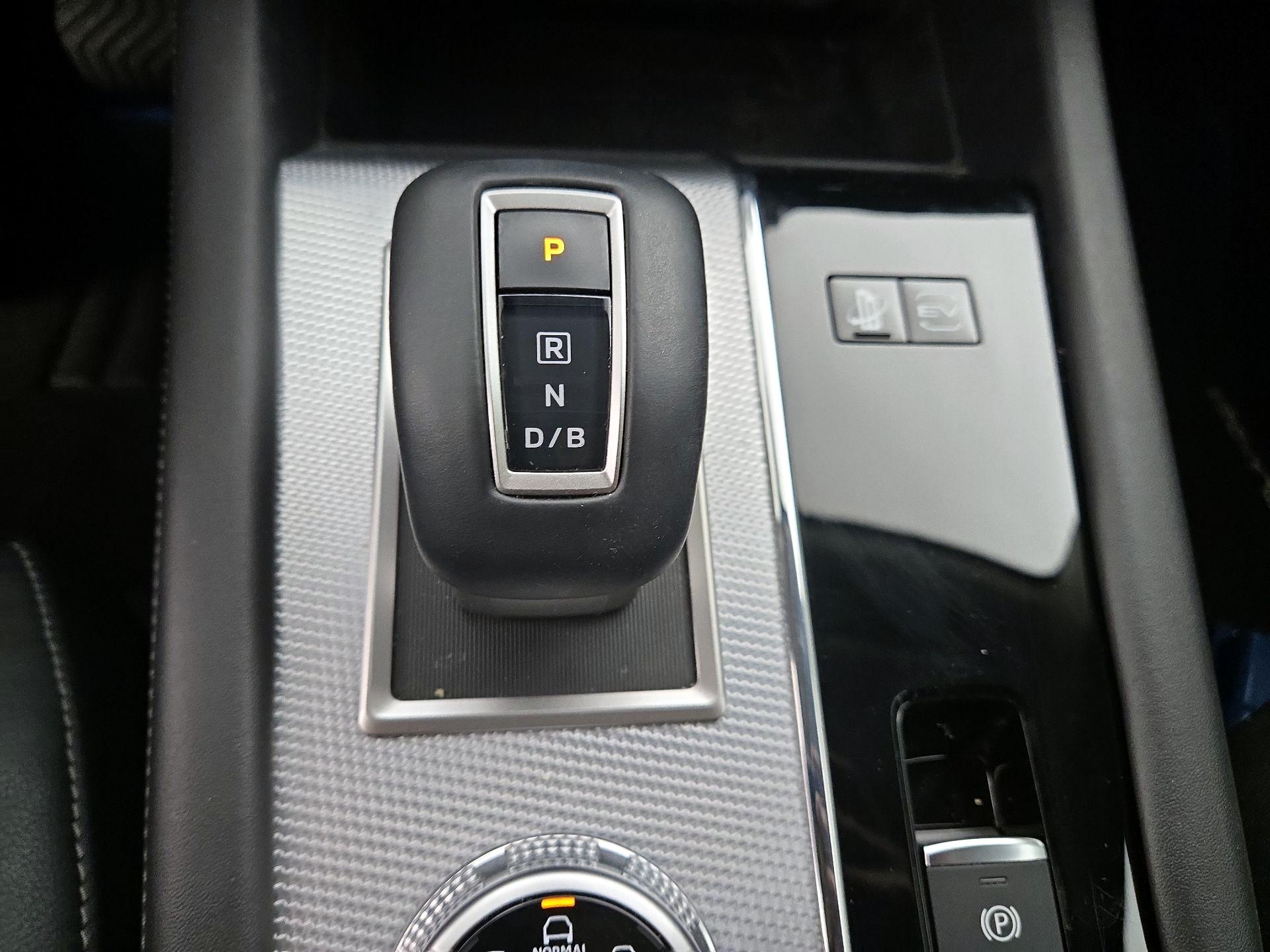 Thumbnail: 2023 Mitsubishi Outlander - 18