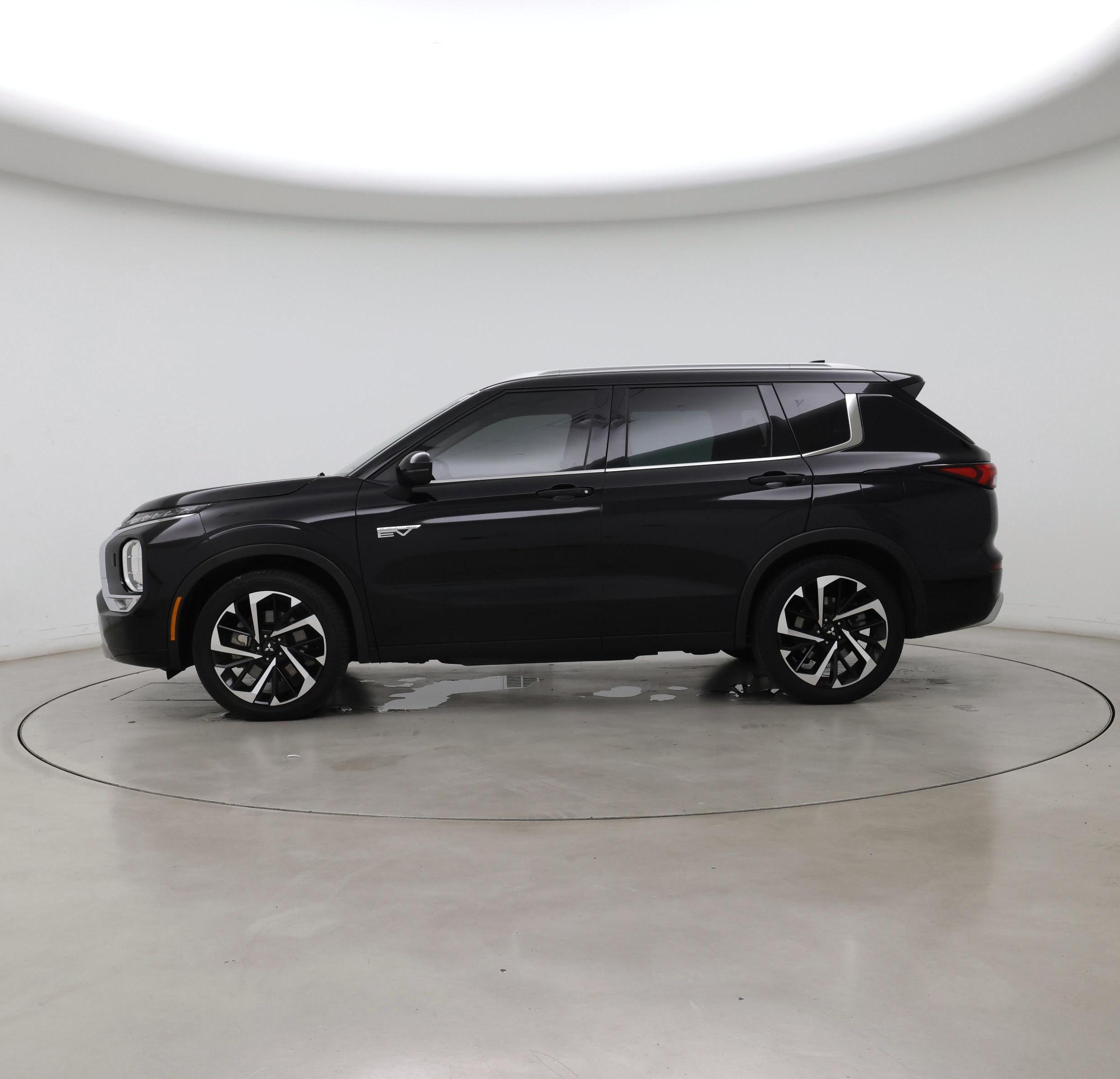 Thumbnail: 2023 Mitsubishi Outlander - 3