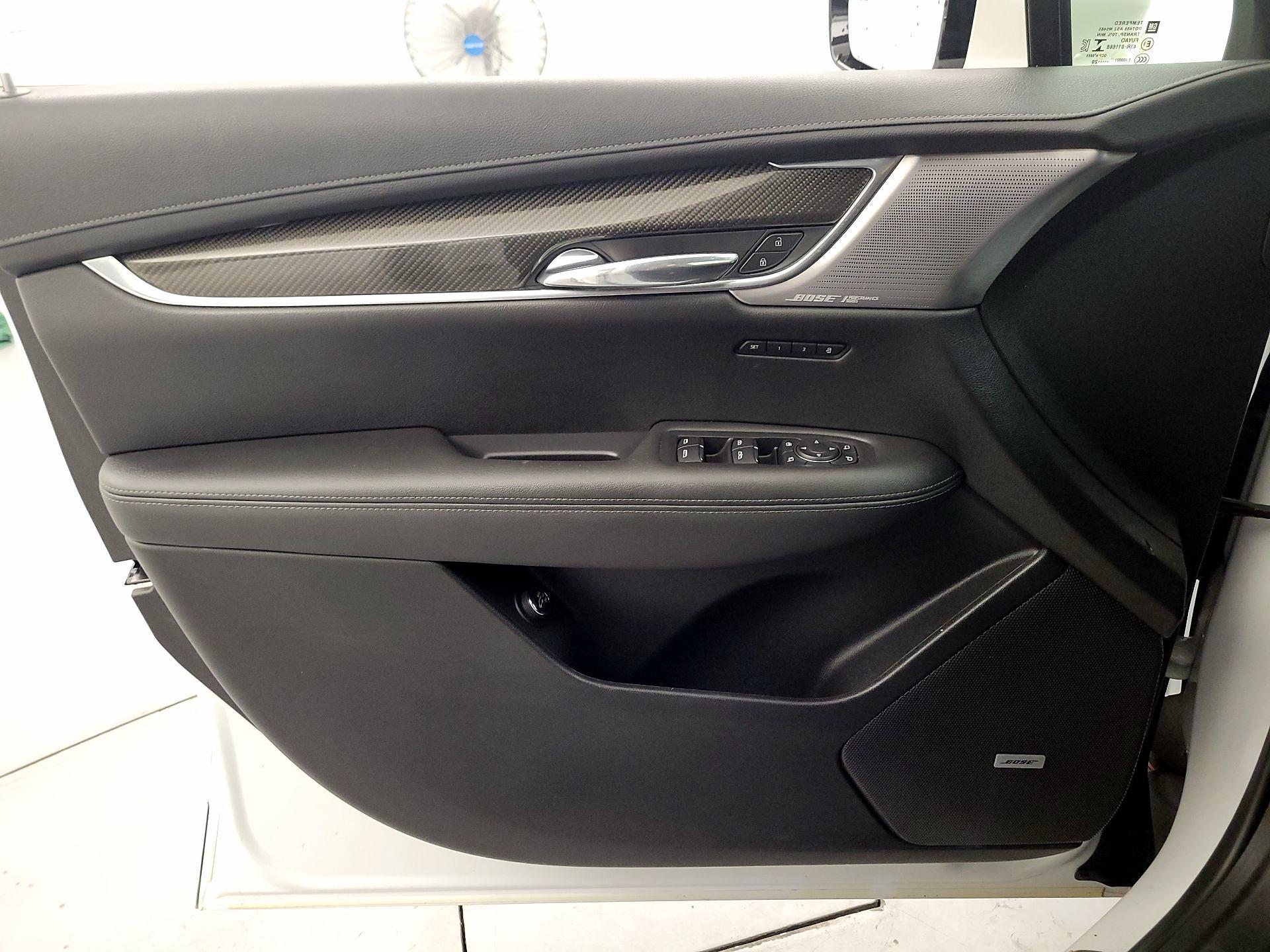 Thumbnail: 2021 Cadillac XT6 - 12