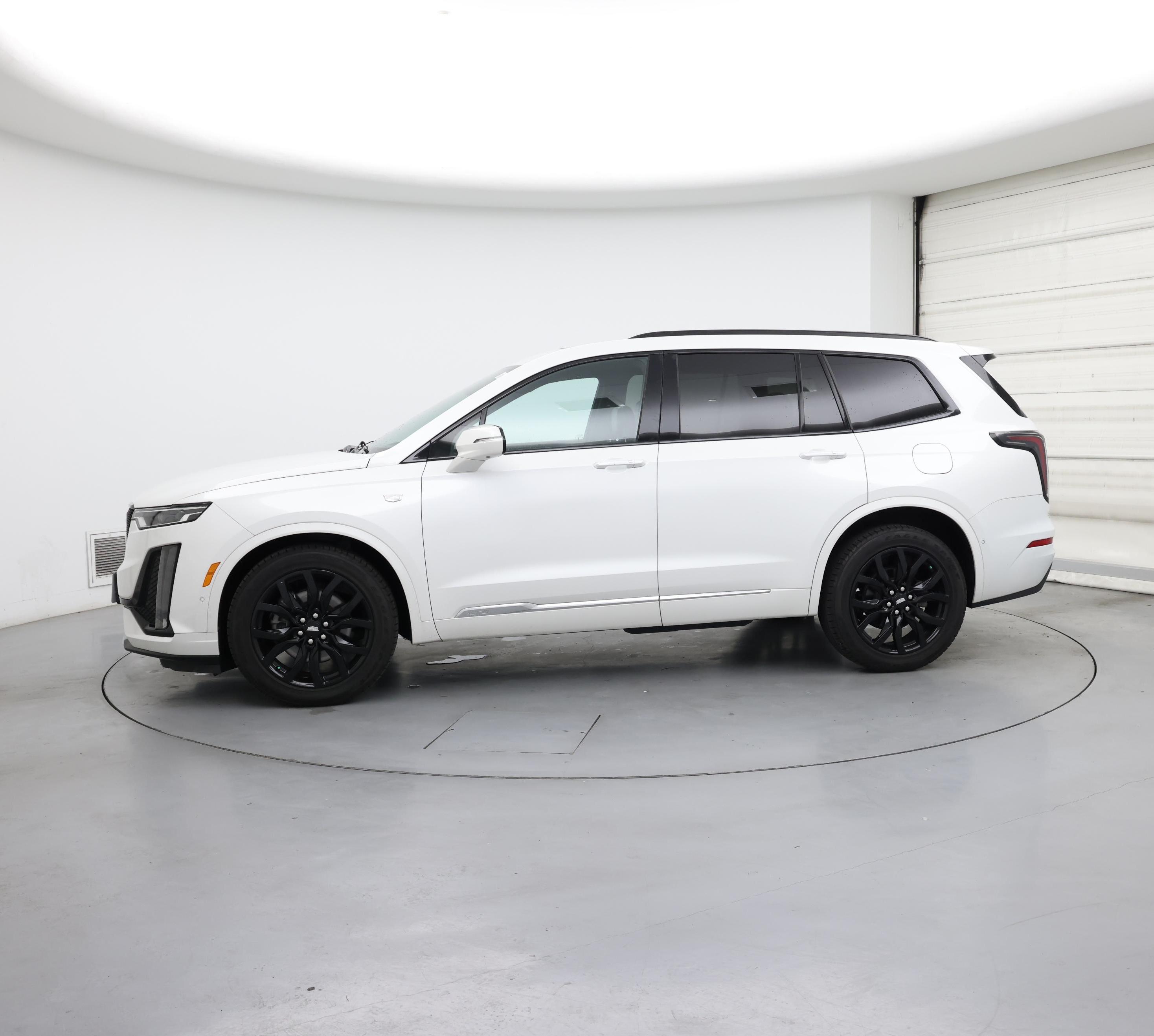 Thumbnail: 2021 Cadillac XT6 - 3