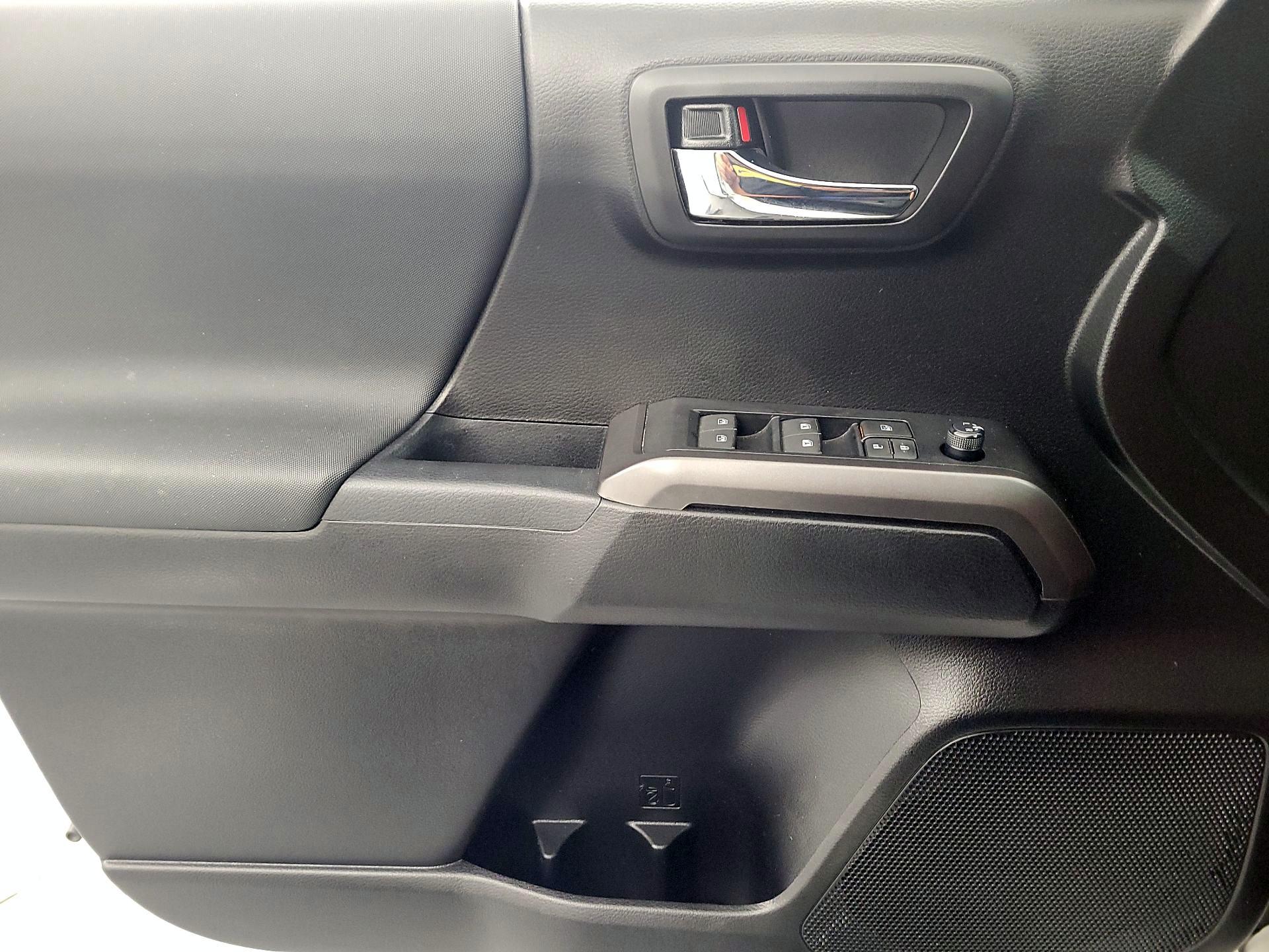 Thumbnail: 2021 Toyota Tacoma - 12