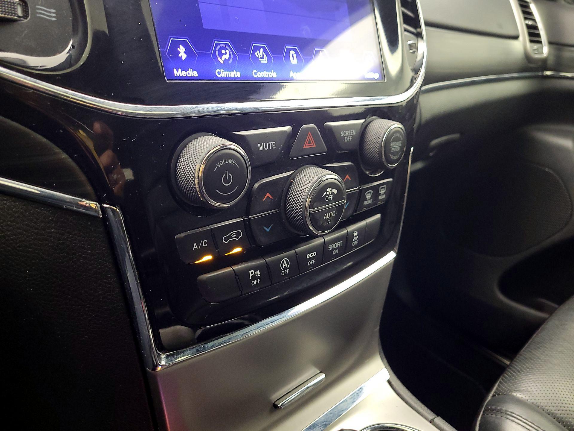 Thumbnail: 2020 Jeep Grand Cherokee - 17