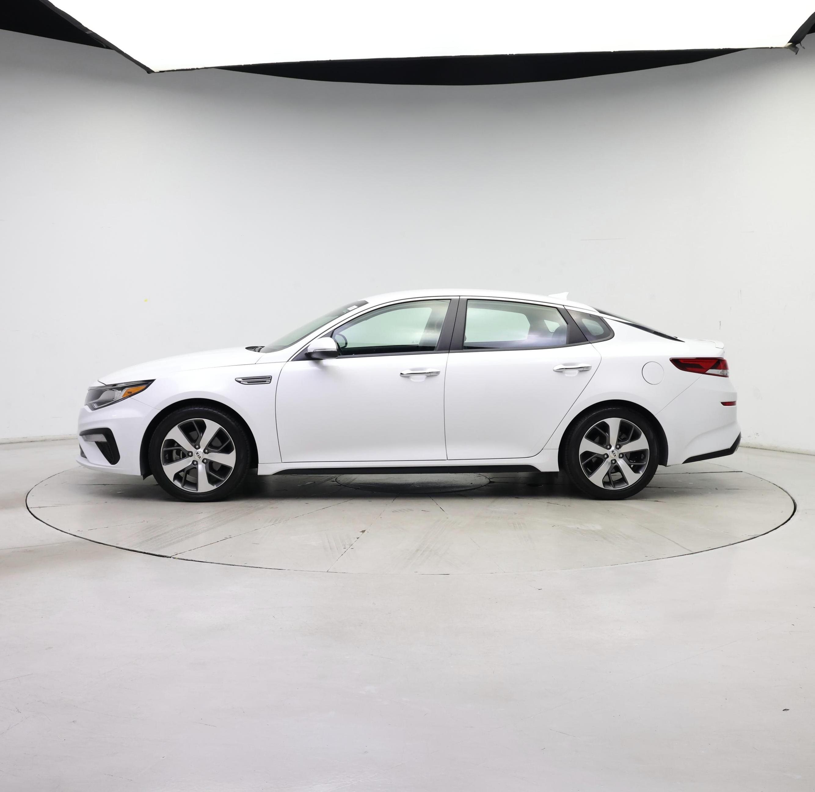 Thumbnail: 2019 Kia Optima - 3