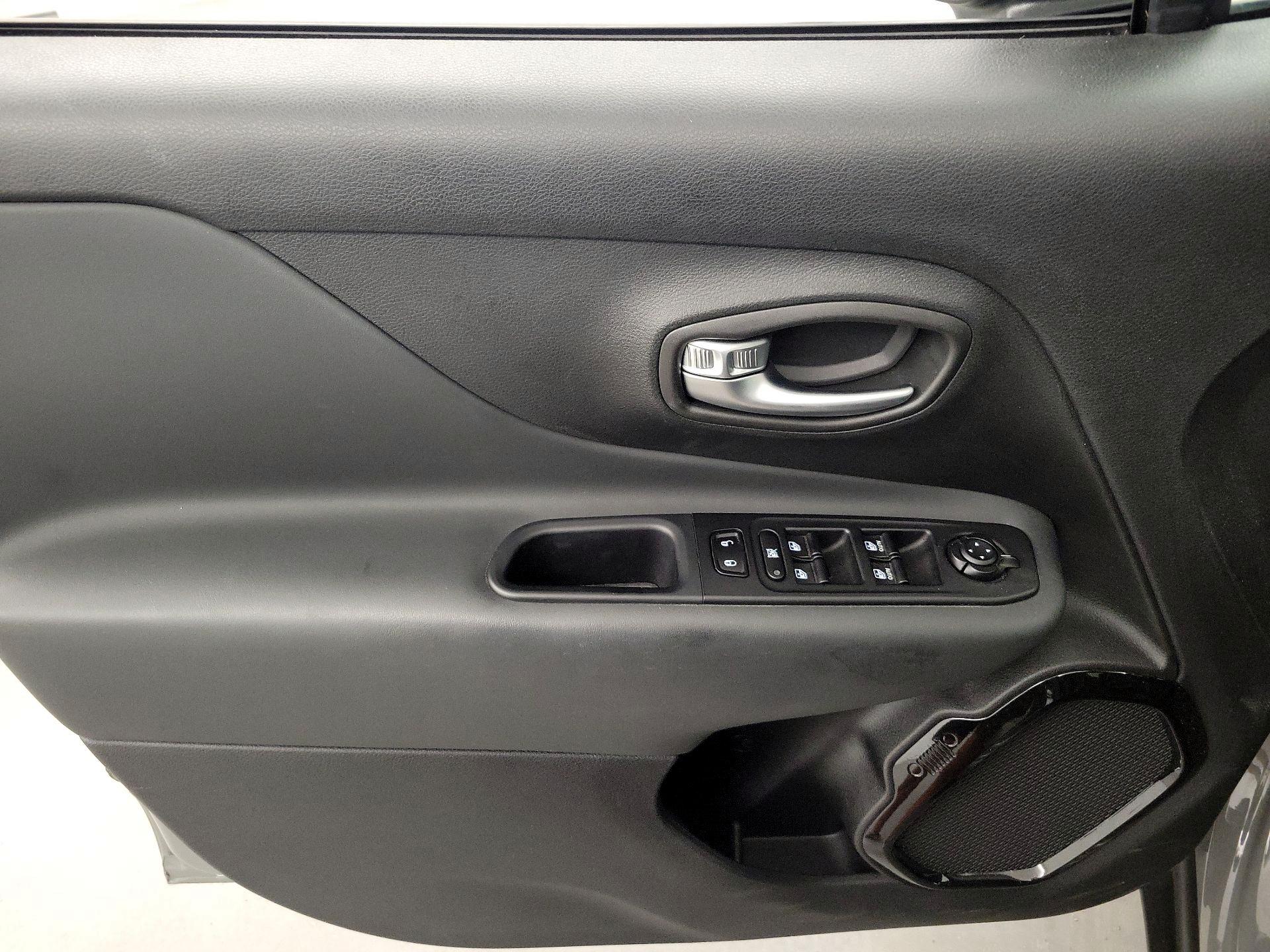 Thumbnail: 2022 Jeep Renegade - 12