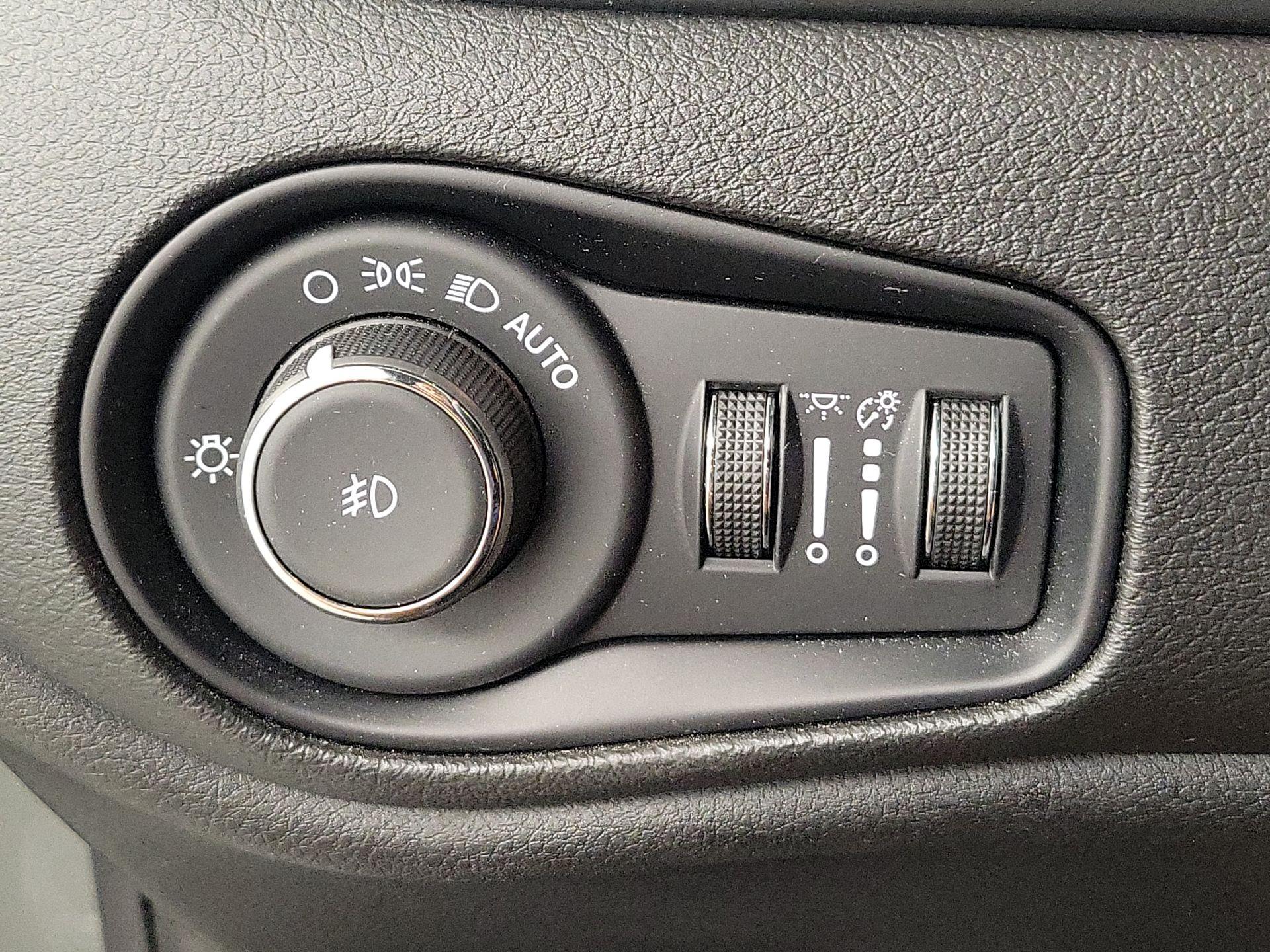 Thumbnail: 2022 Jeep Renegade - 13