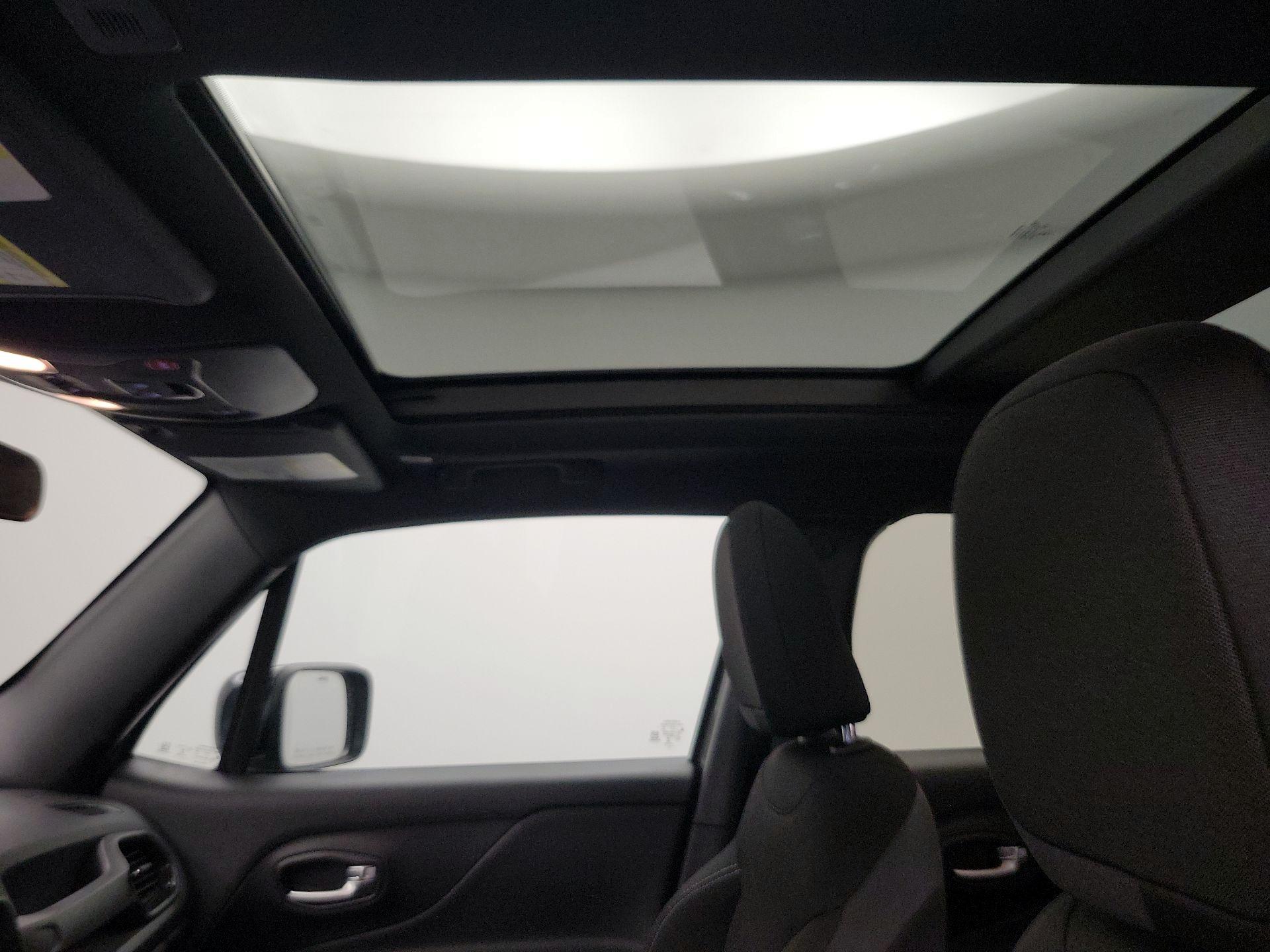 Thumbnail: 2022 Jeep Renegade - 20